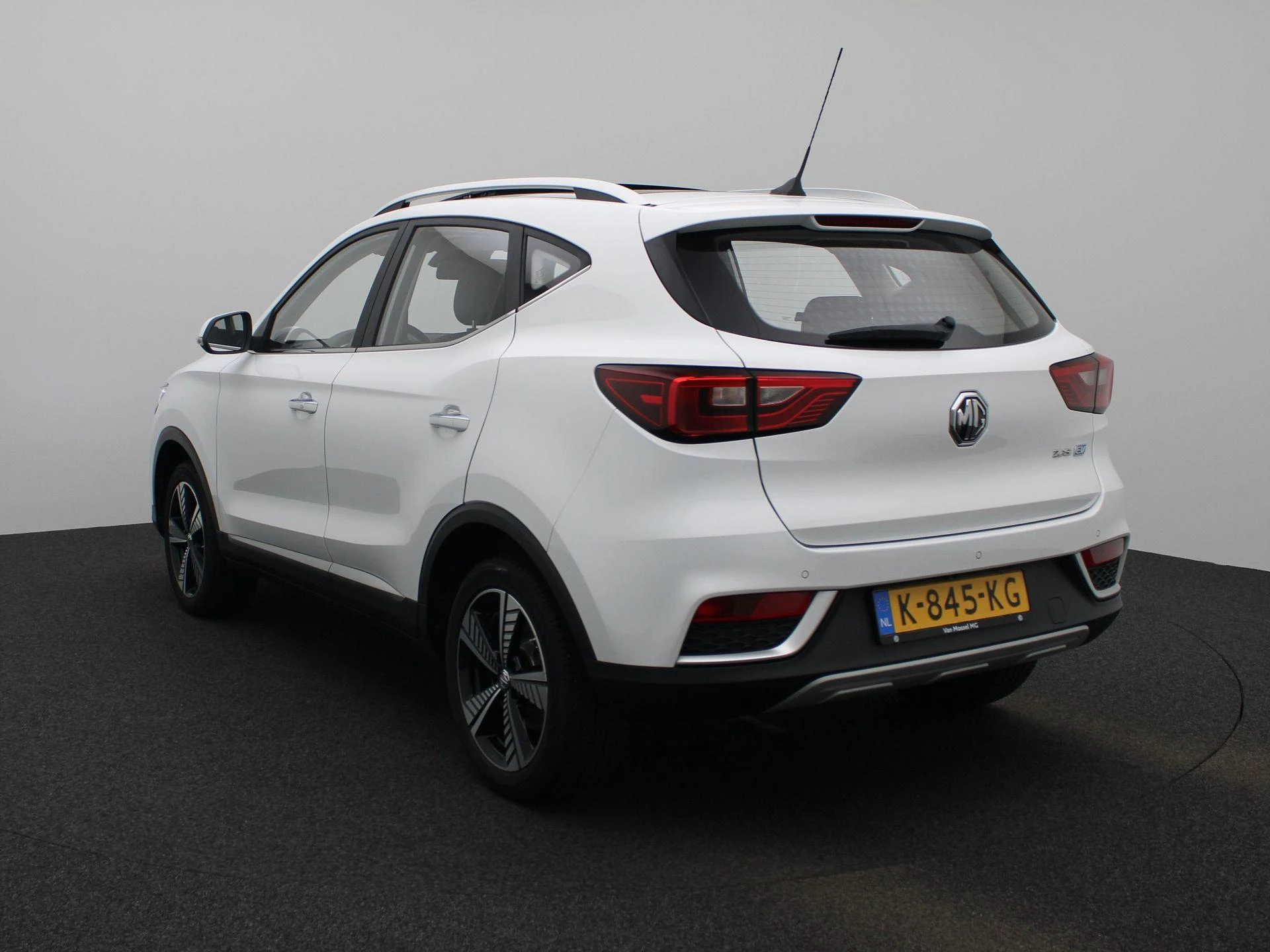 MG-ZS EV-image-1