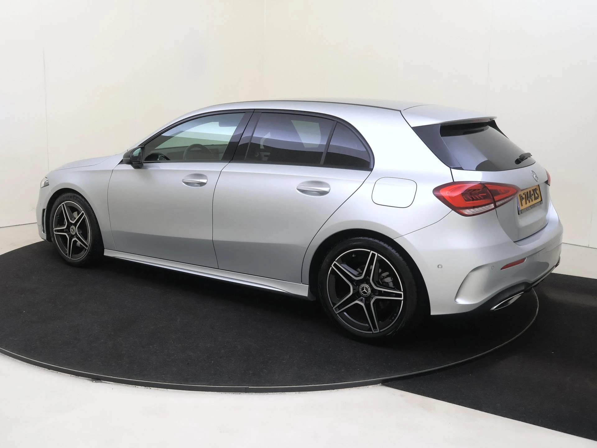 Mercedes-Benz-A-Klasse-image-2