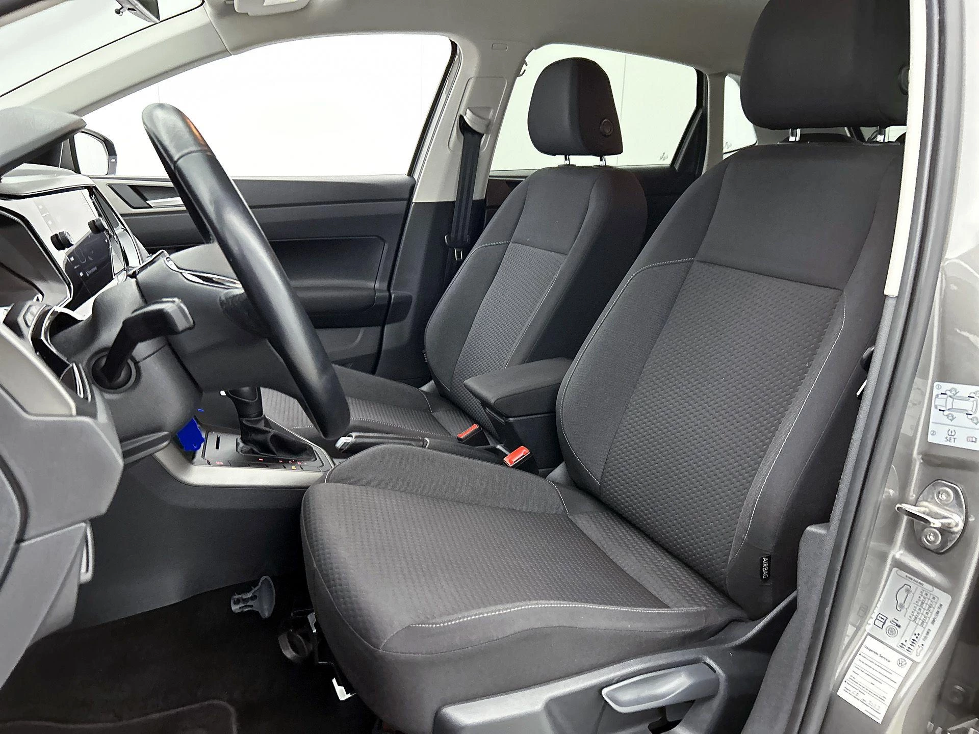 Volkswagen-Polo-image-35