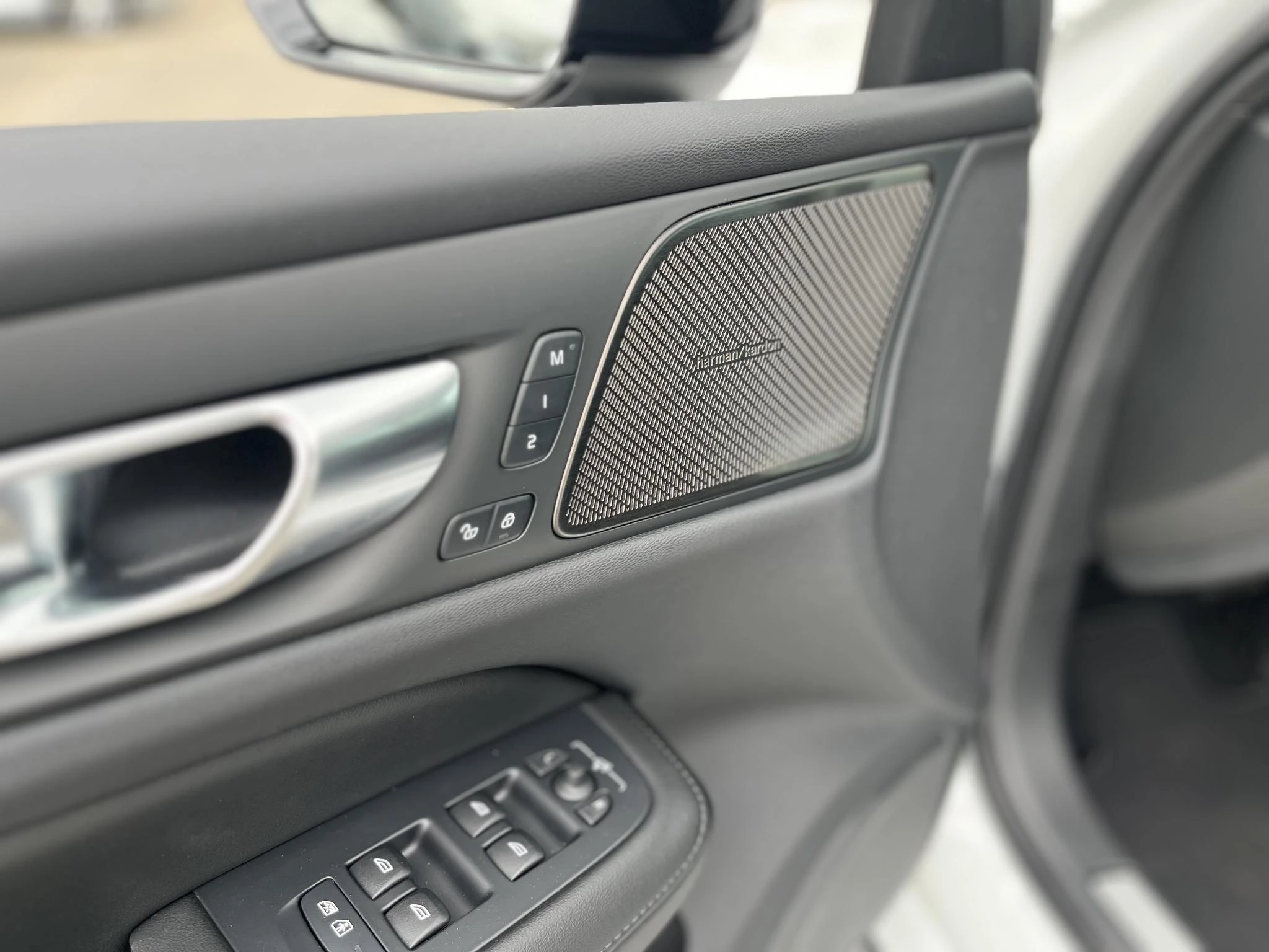 Volvo V60 T8 Plug-in hybrid AWD Ultra Dark