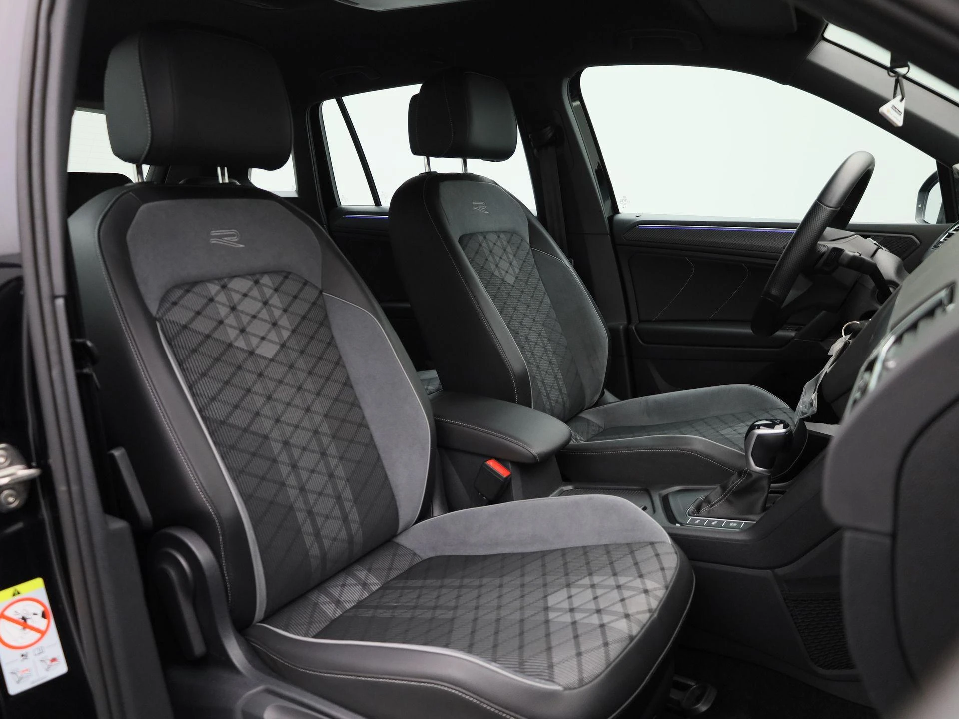 Volkswagen-Tiguan-image-40