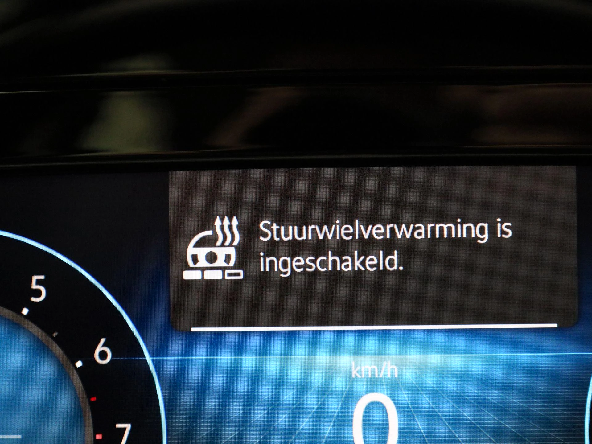 Volkswagen-Golf-image-27