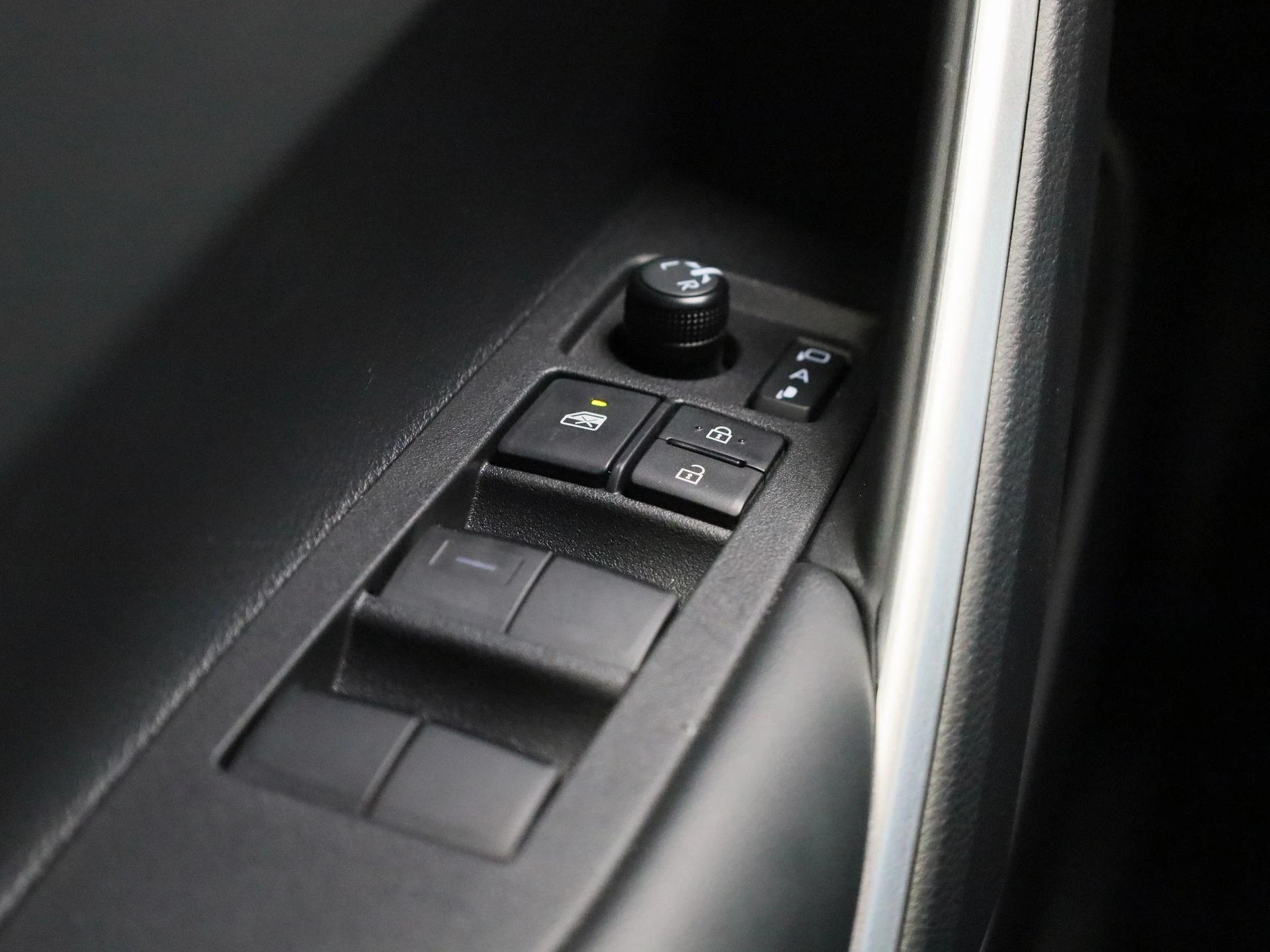 Toyota-Corolla Cross-image-28