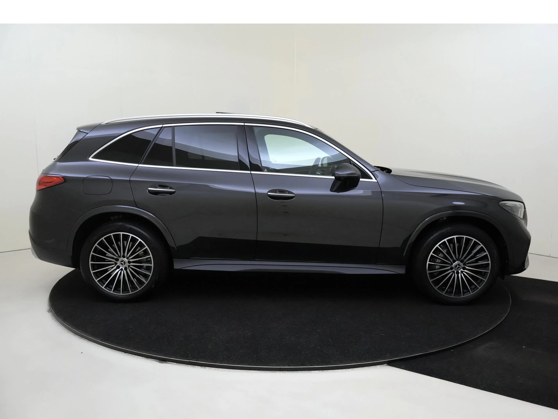 Mercedes-Benz-GLC-image-8