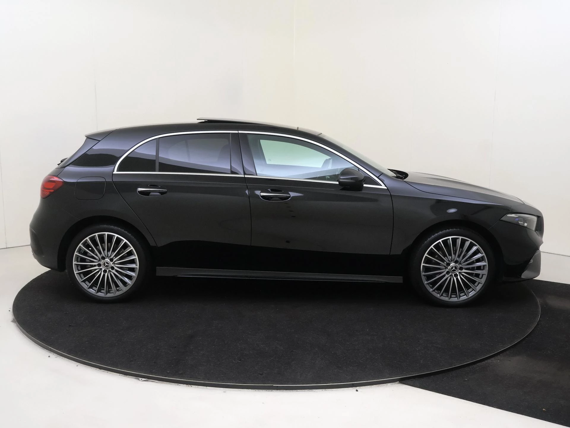 Mercedes-Benz-A-Klasse-image-7