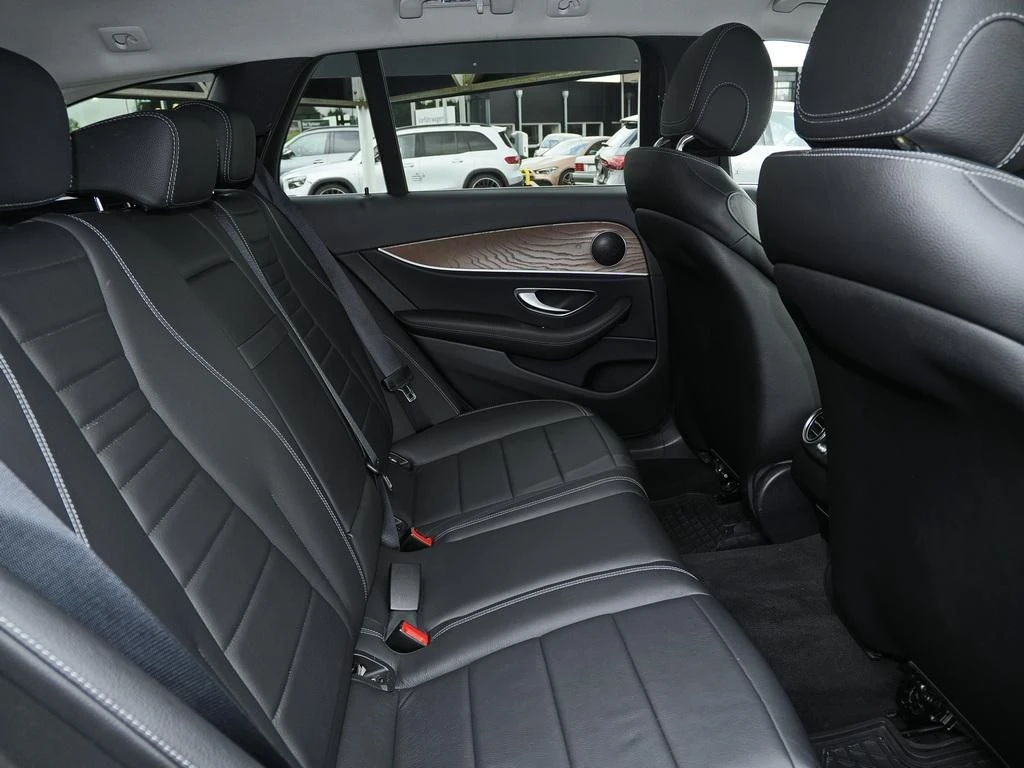 Mercedes-Benz-E-Klasse 220-image-13
