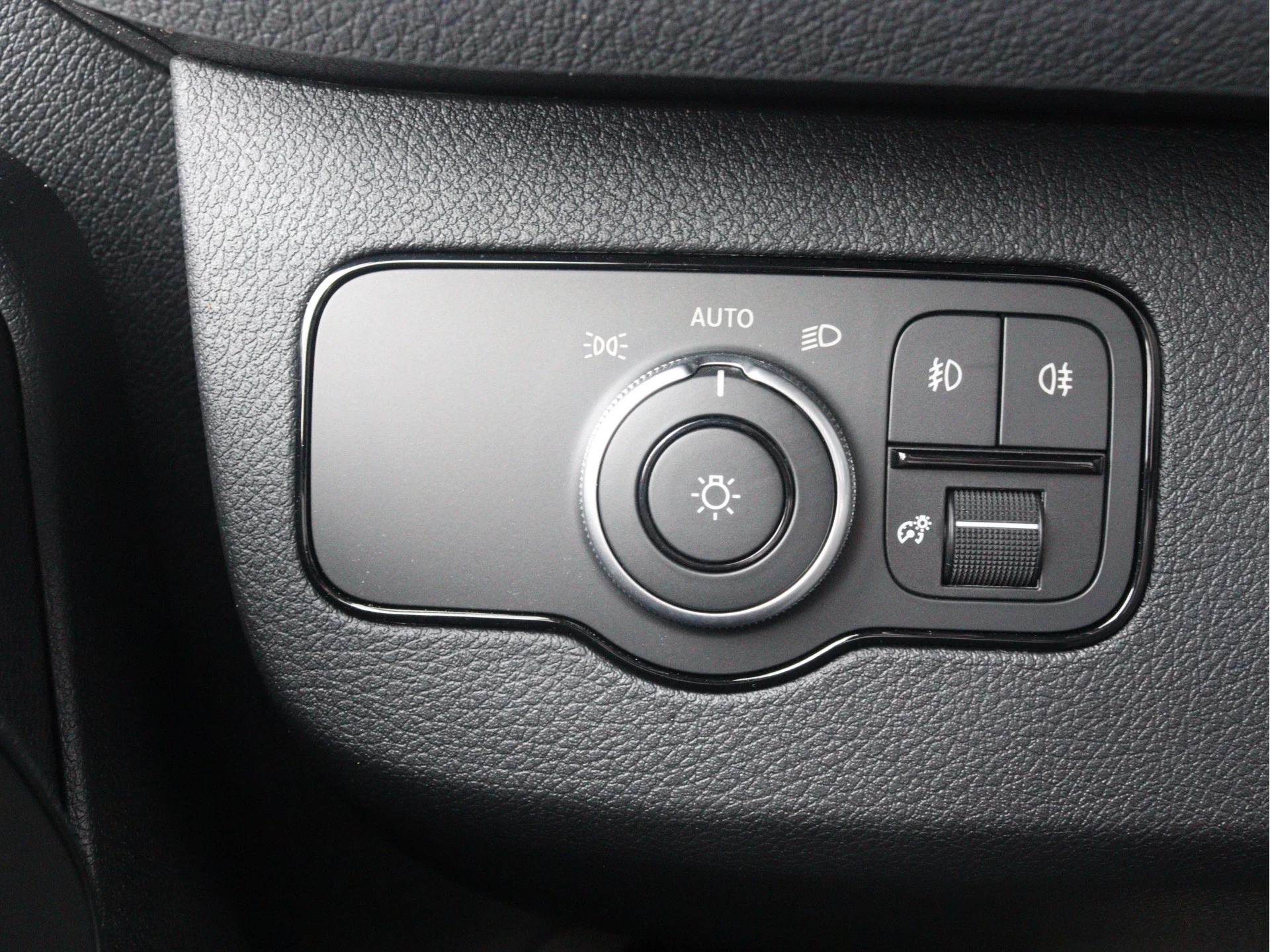 Mercedes-Benz-Sprinter-image-11