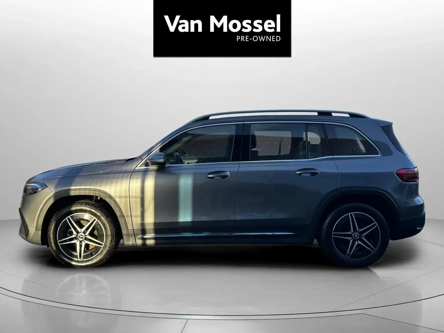 Mercedes-Benz-EQB-image-7