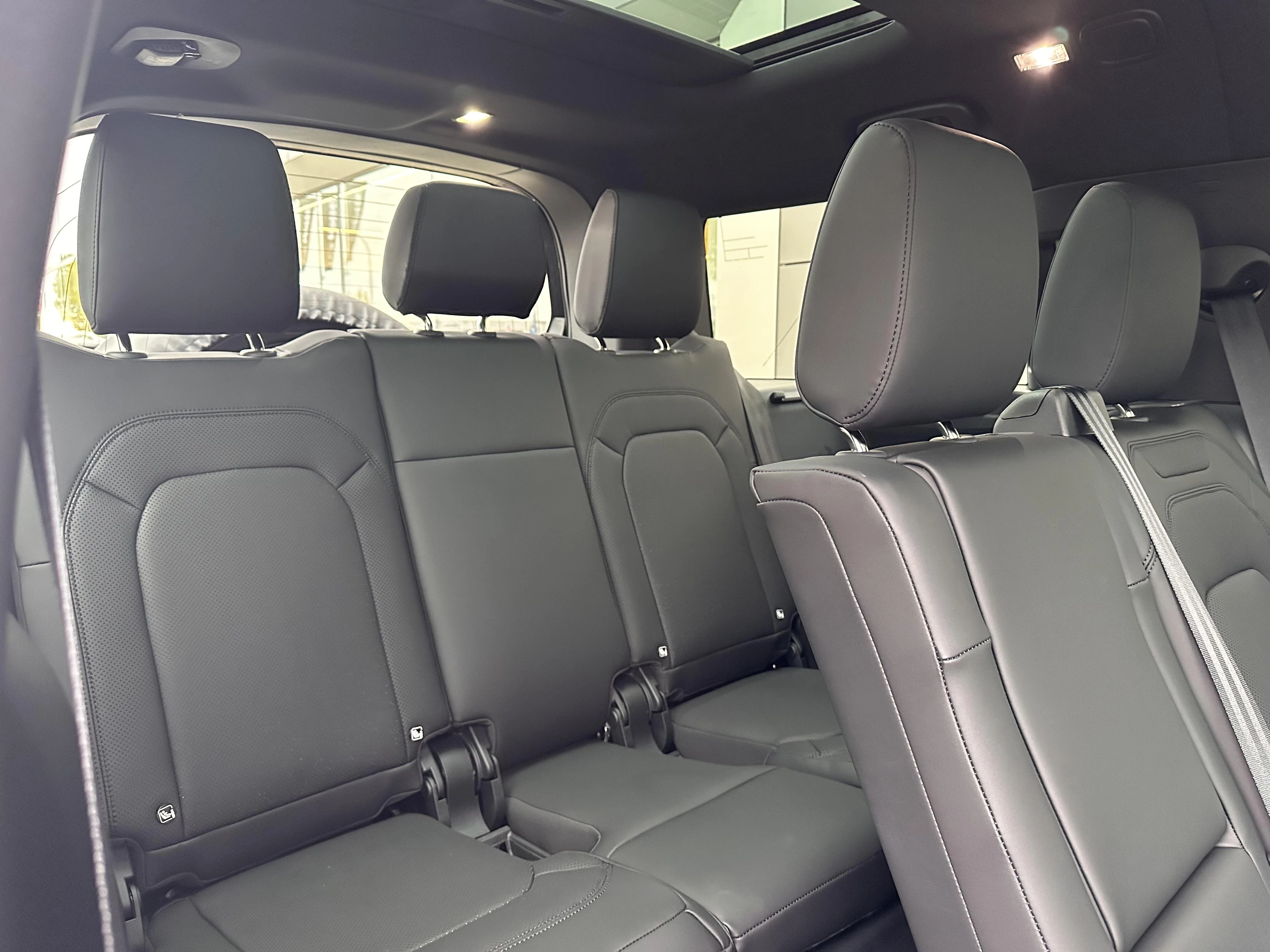 Land Rover-Defender-image-12