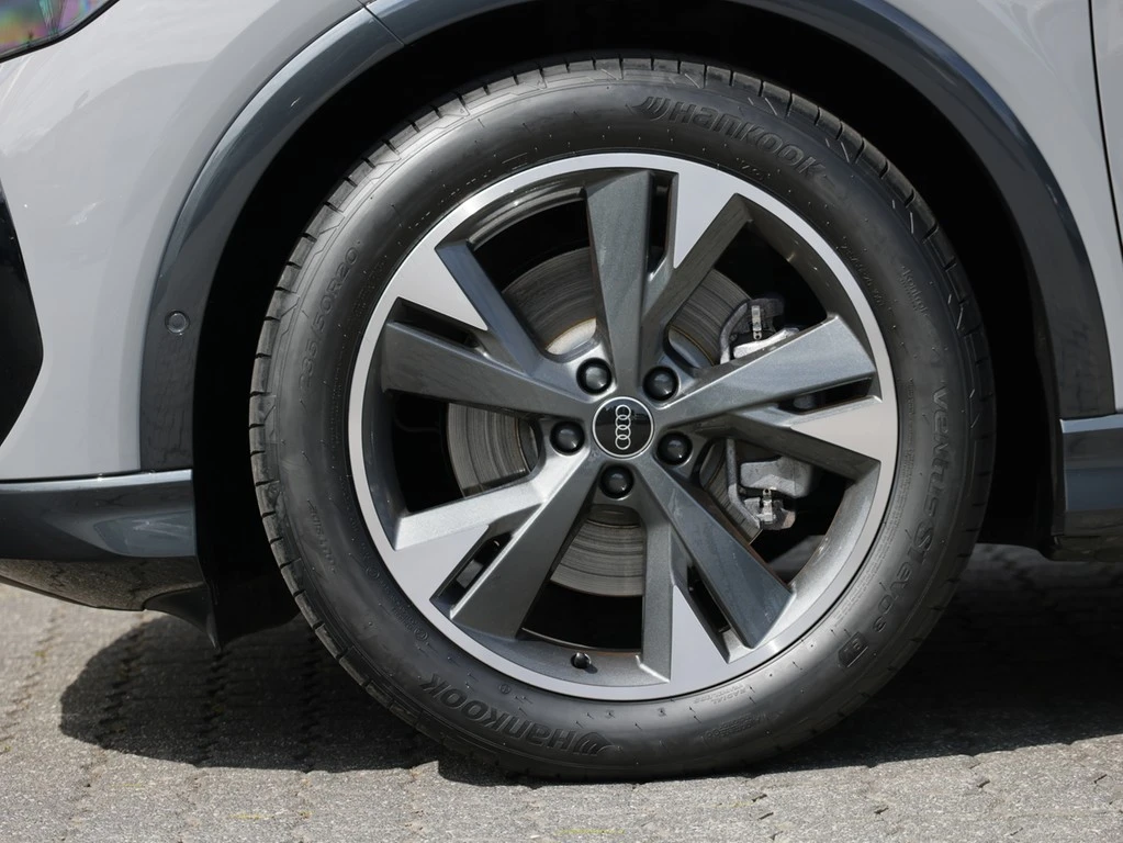 Audi Q4 e-tron 45 S line