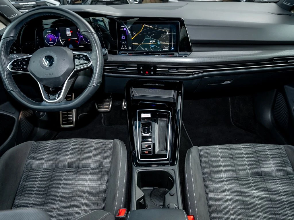 Volkswagen-Golf-image-10