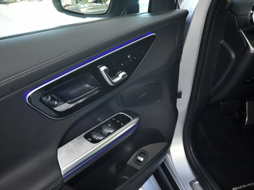Mercedes-Benz-GLC 220 d-image-13