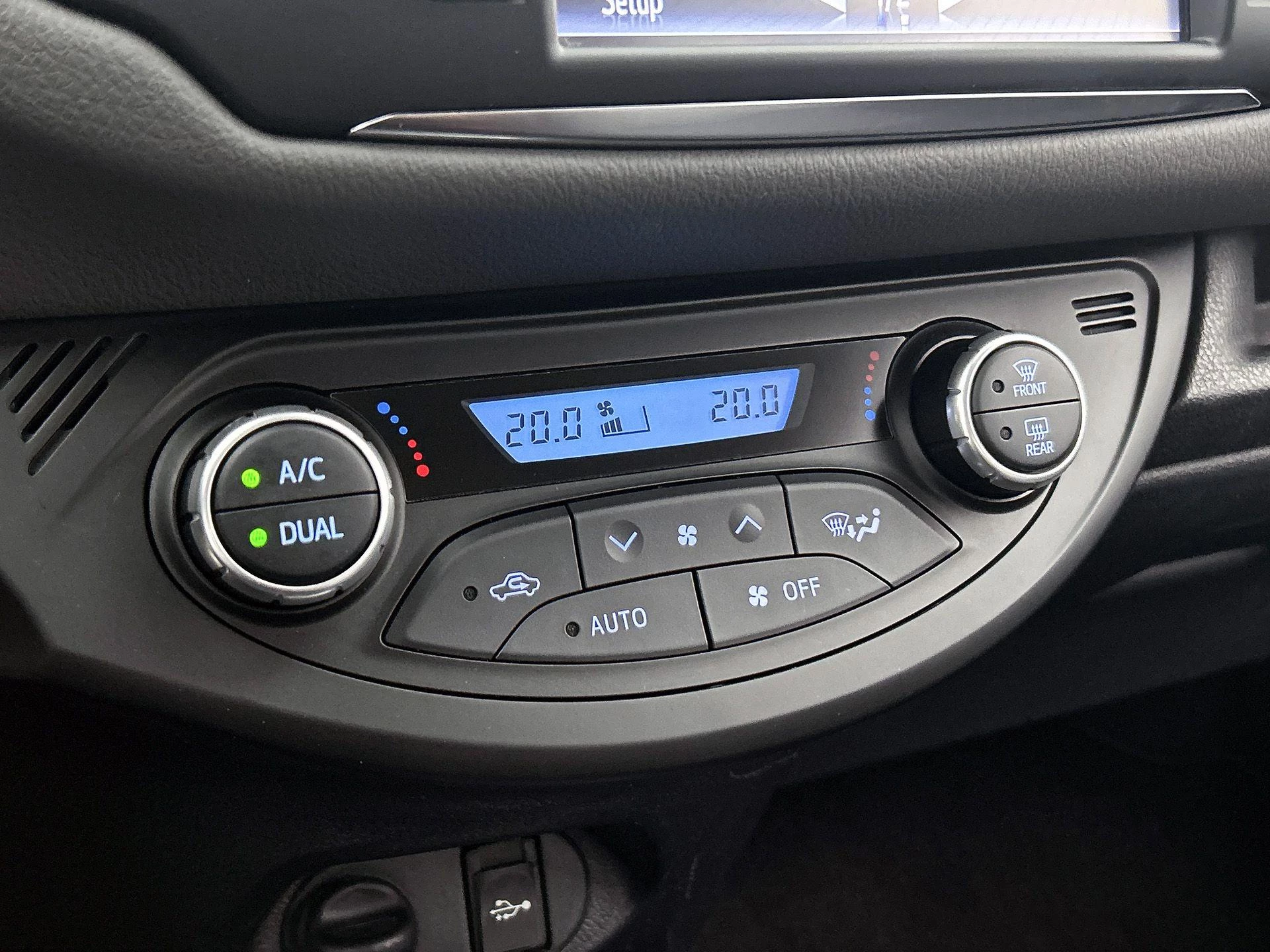 Toyota-Yaris-image-22