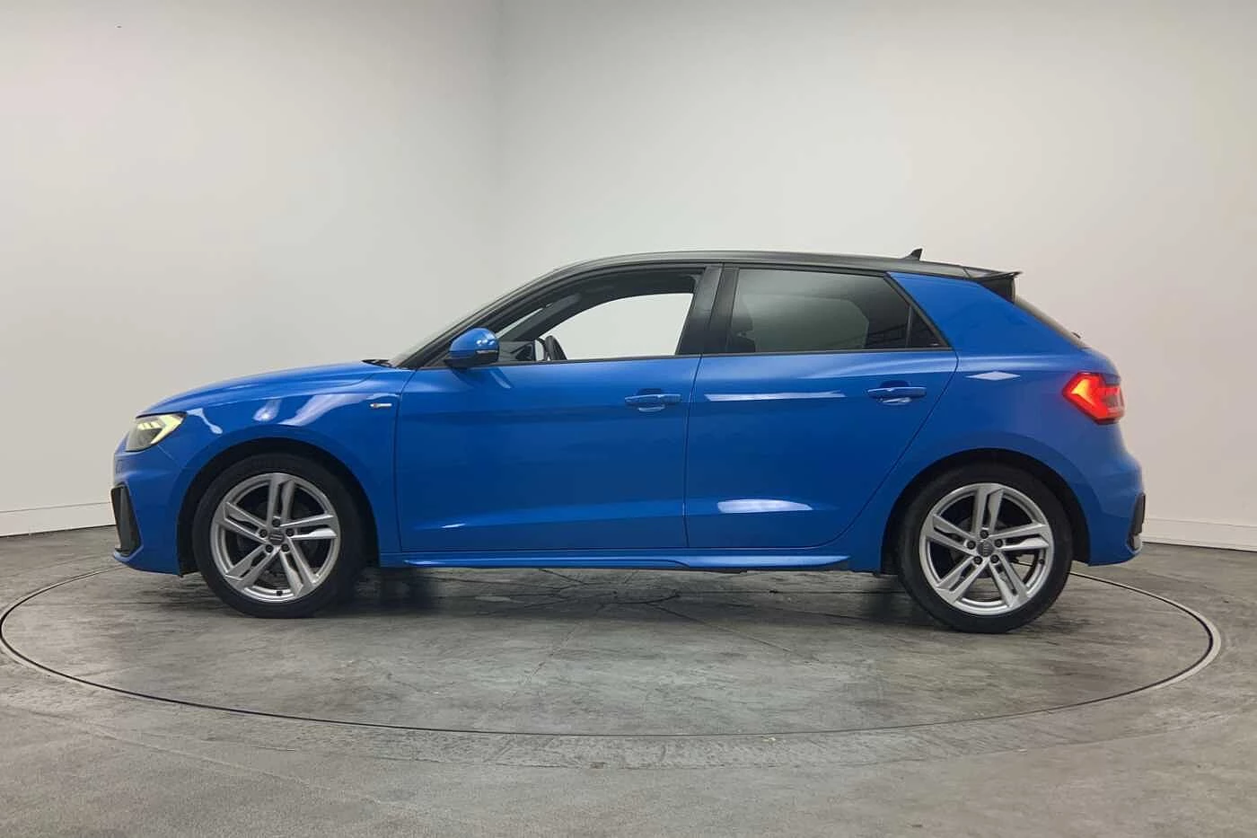 Audi-A1 Sportback-image-3