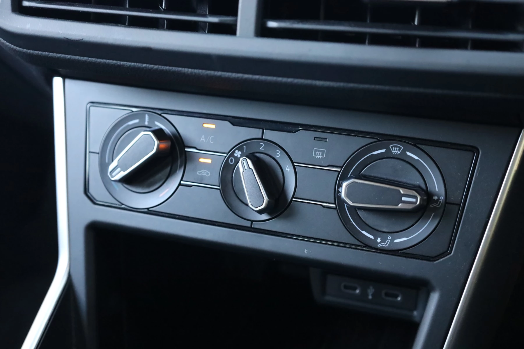 Volkswagen-Polo-image-33