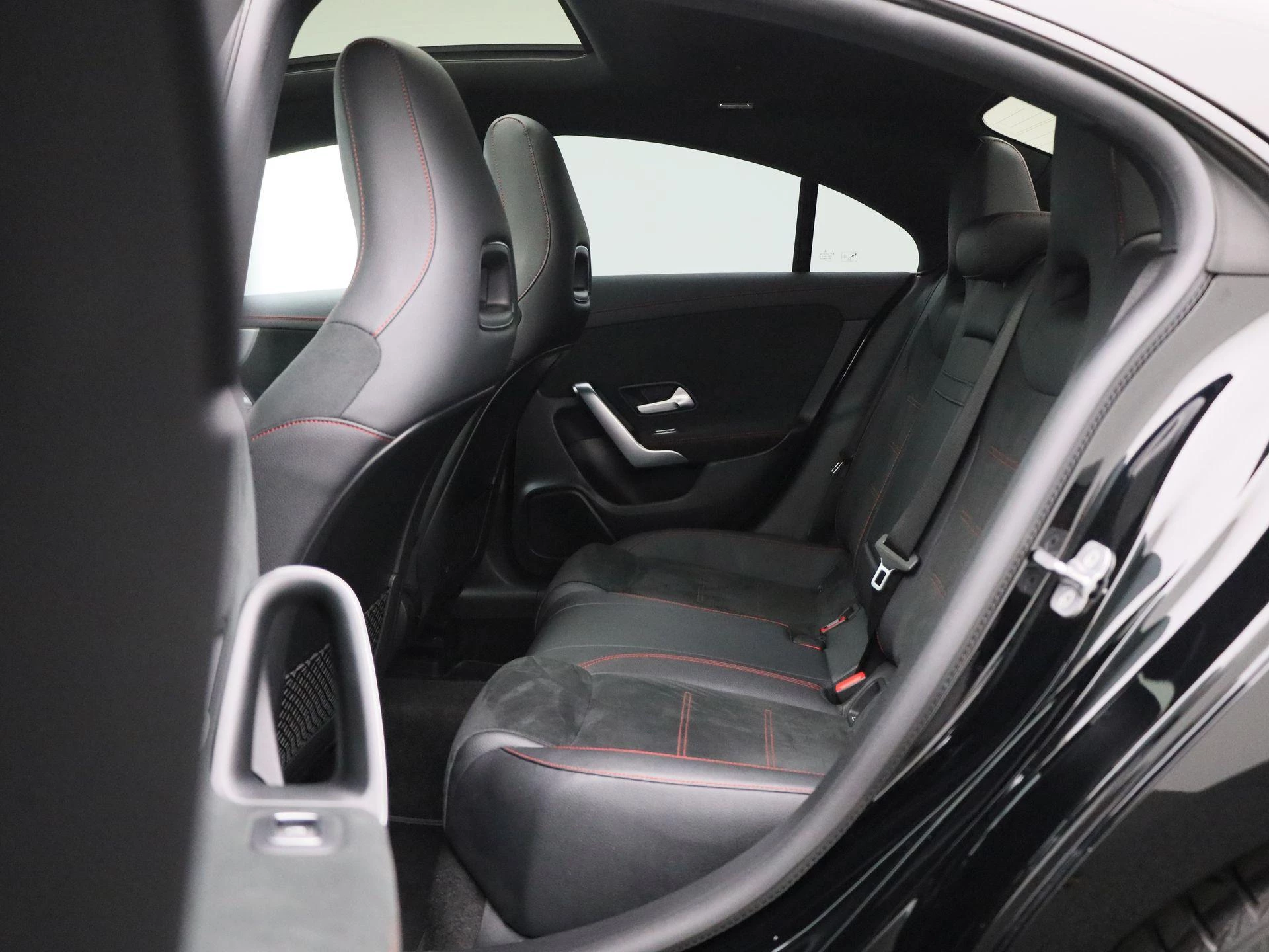 Mercedes-Benz-CLA-image-12