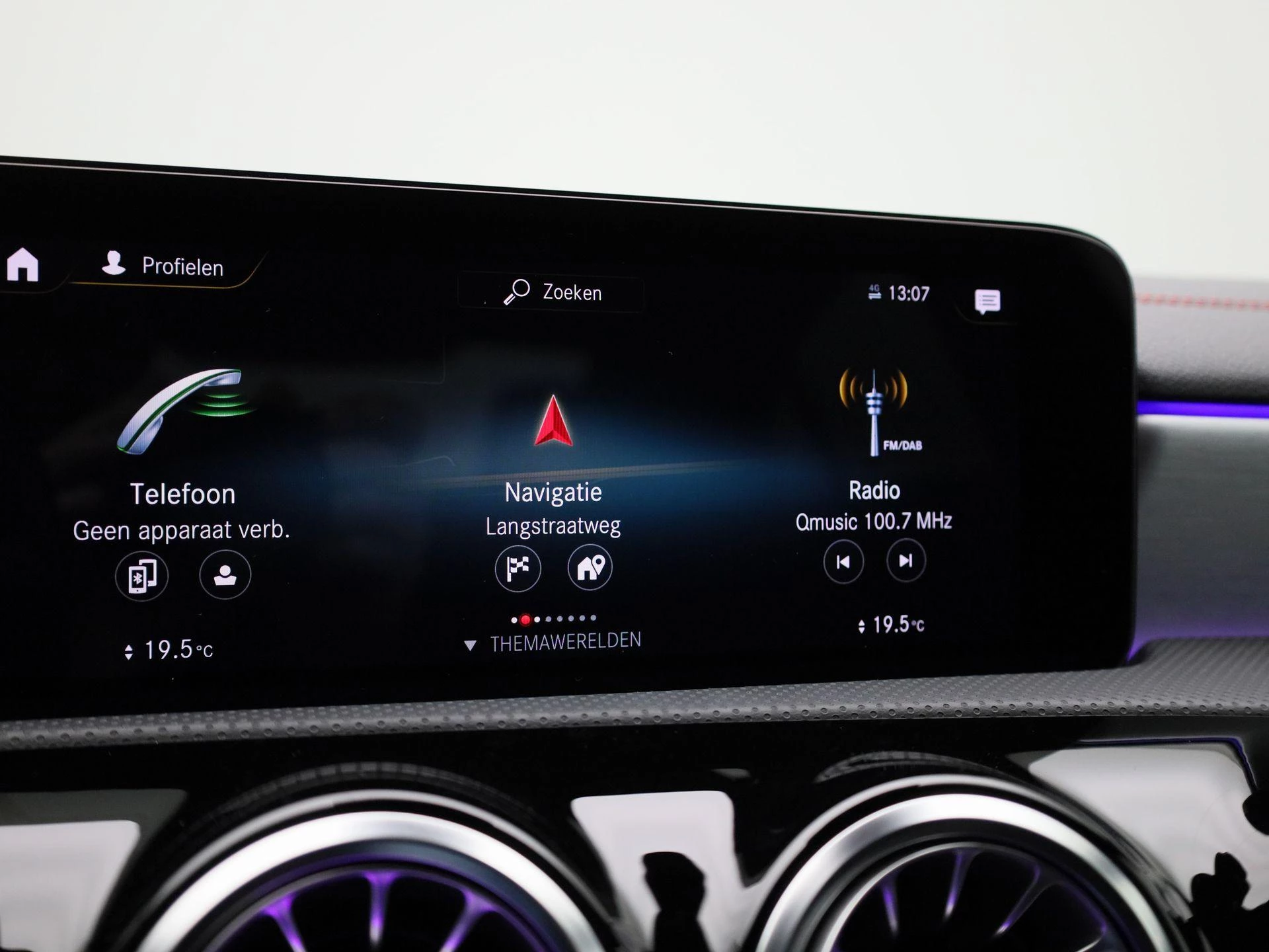 Mercedes-Benz-CLA-image-15