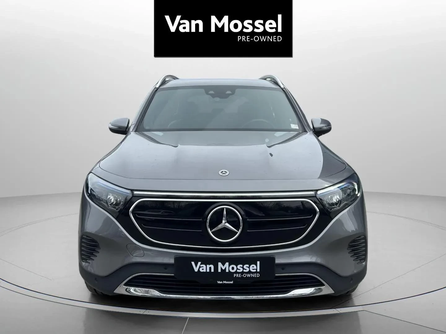 Mercedes-Benz-EQB-image-1