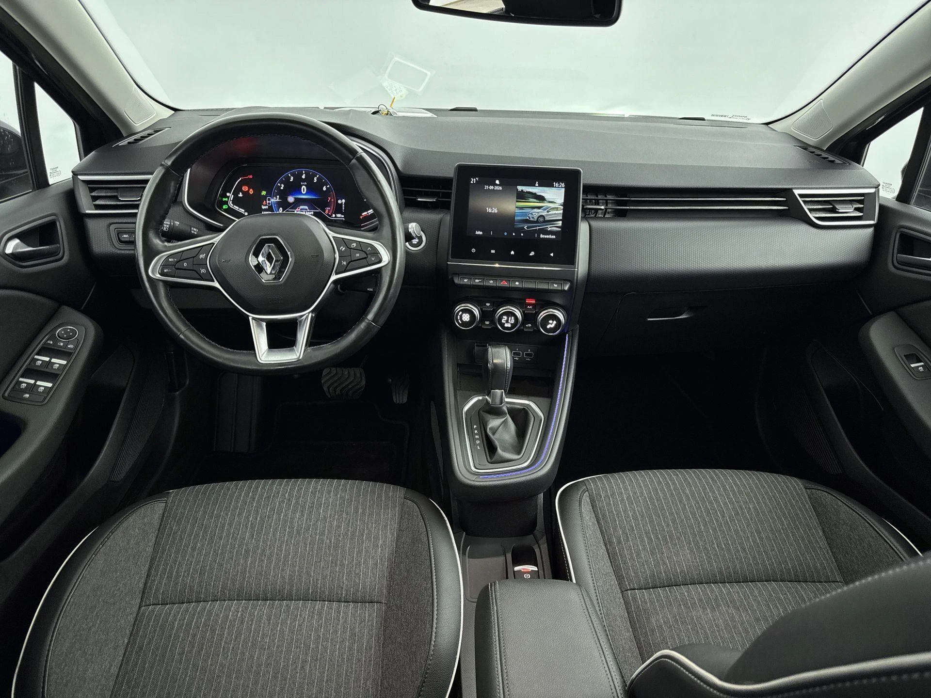 Renault-Clio-image-16
