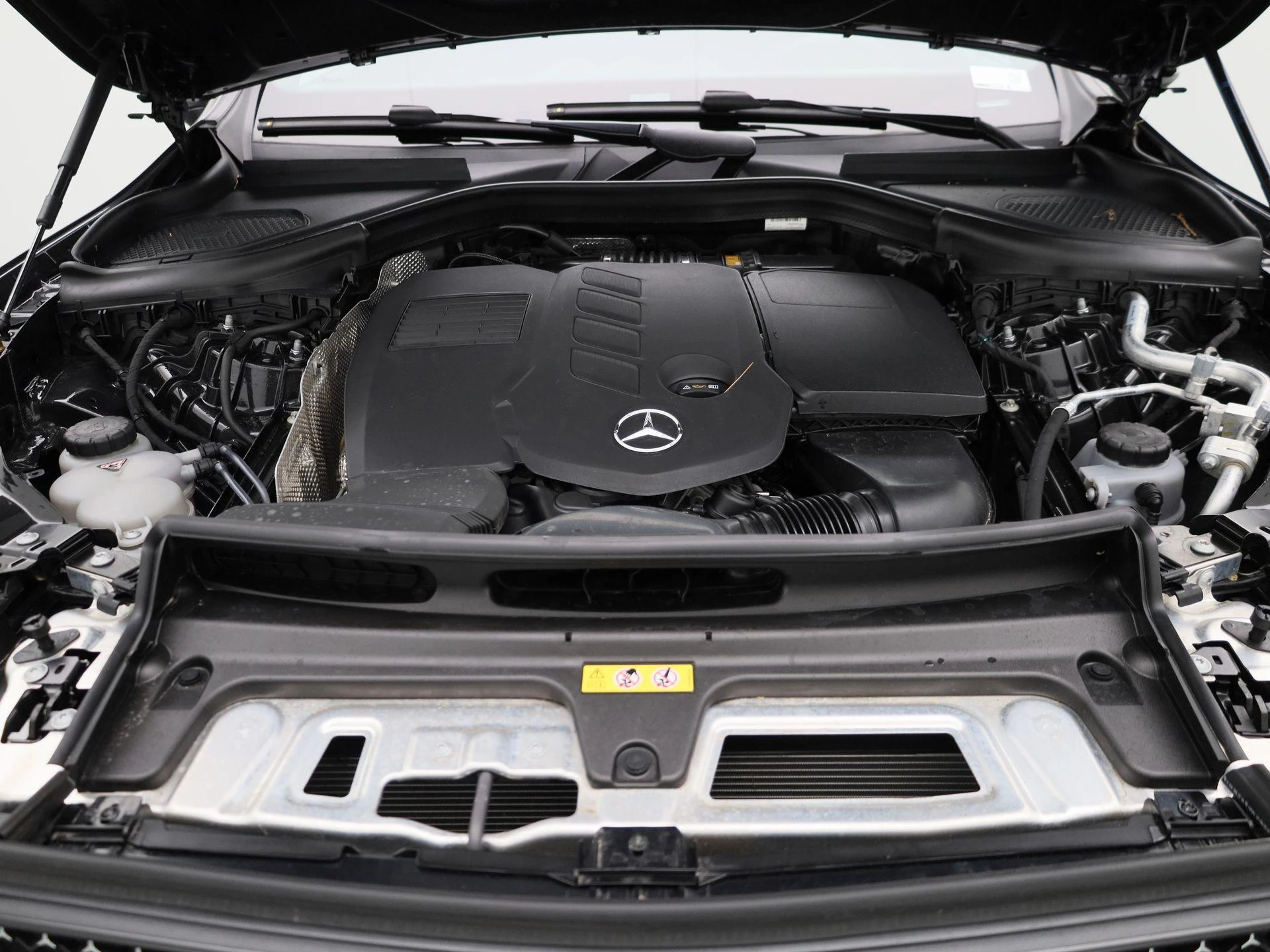 Mercedes-Benz-GLC-image-39