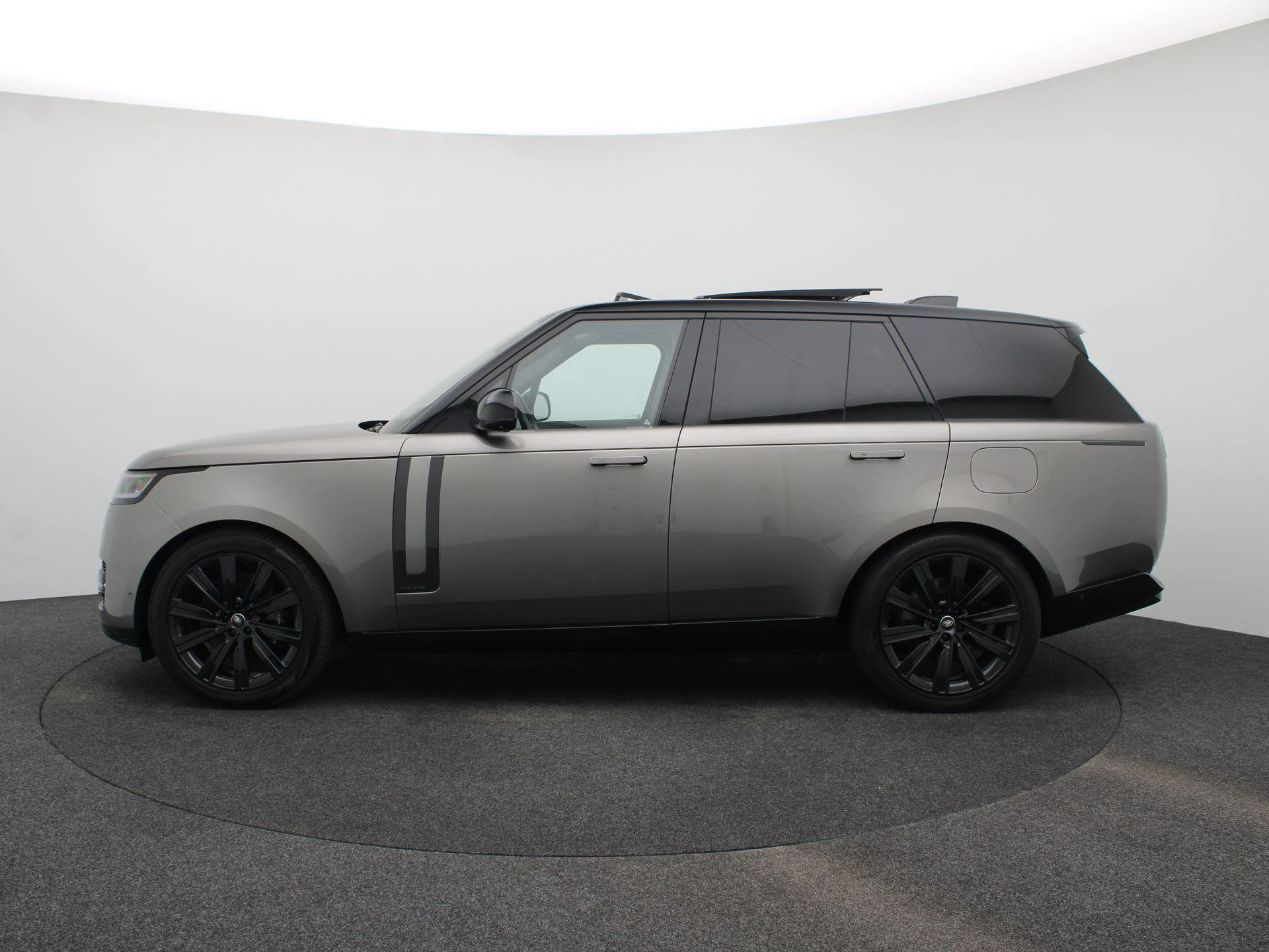 Land Rover-Range Rover-image-3