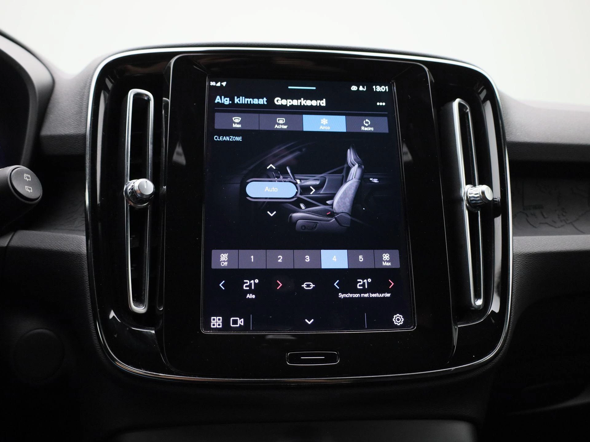 Volvo-XC40-image-17