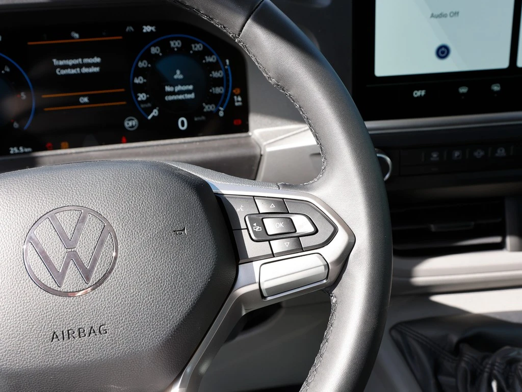 Volkswagen-Transporter-image-12