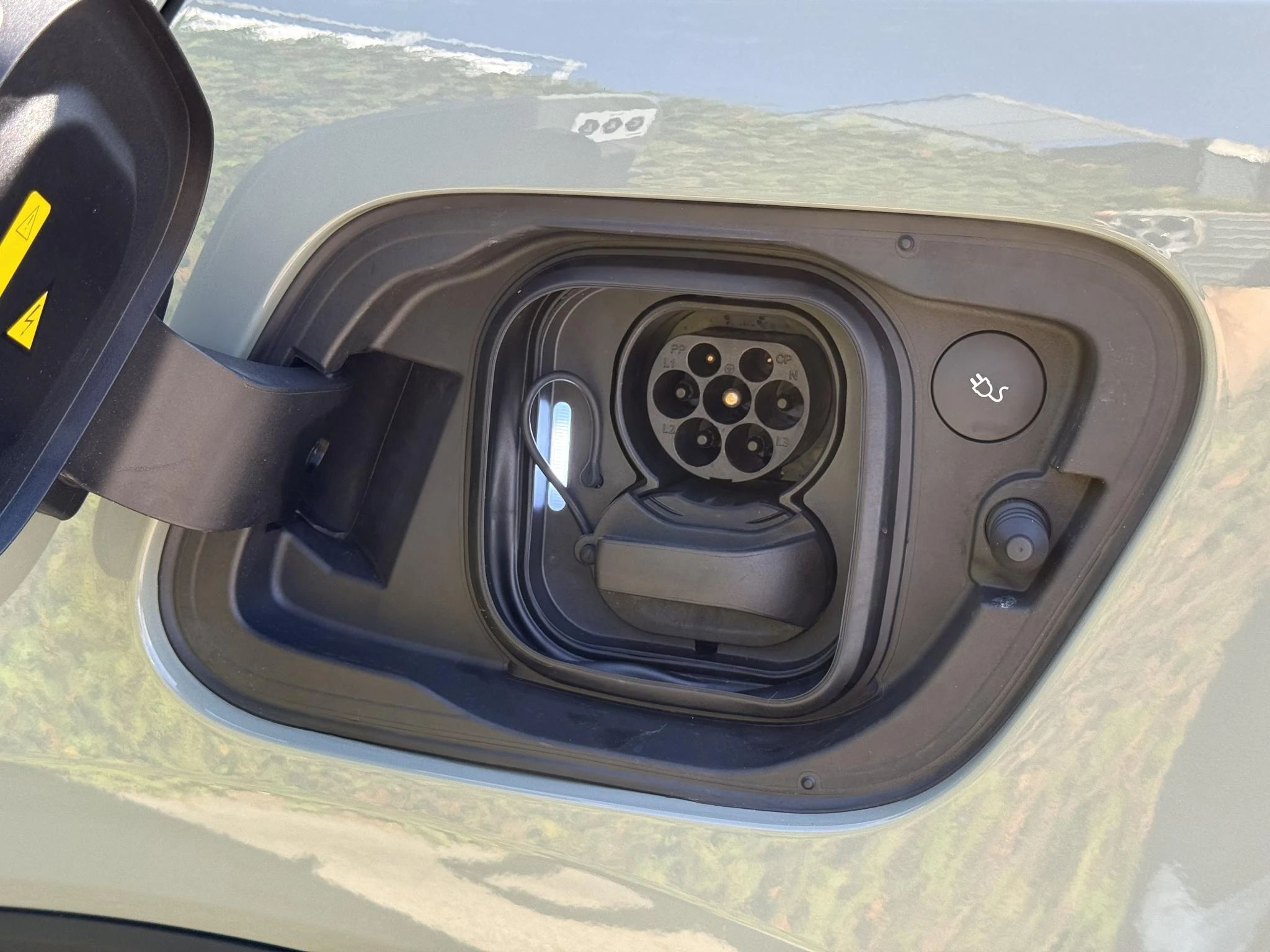 Volvo-C40-image-16