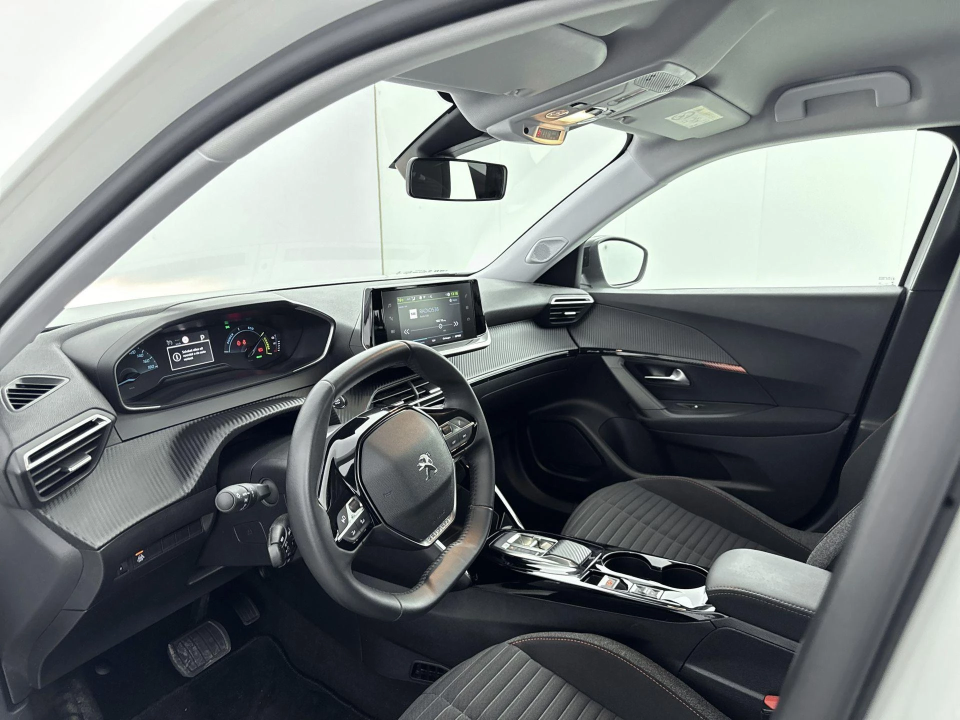 Peugeot-e-2008-image-14