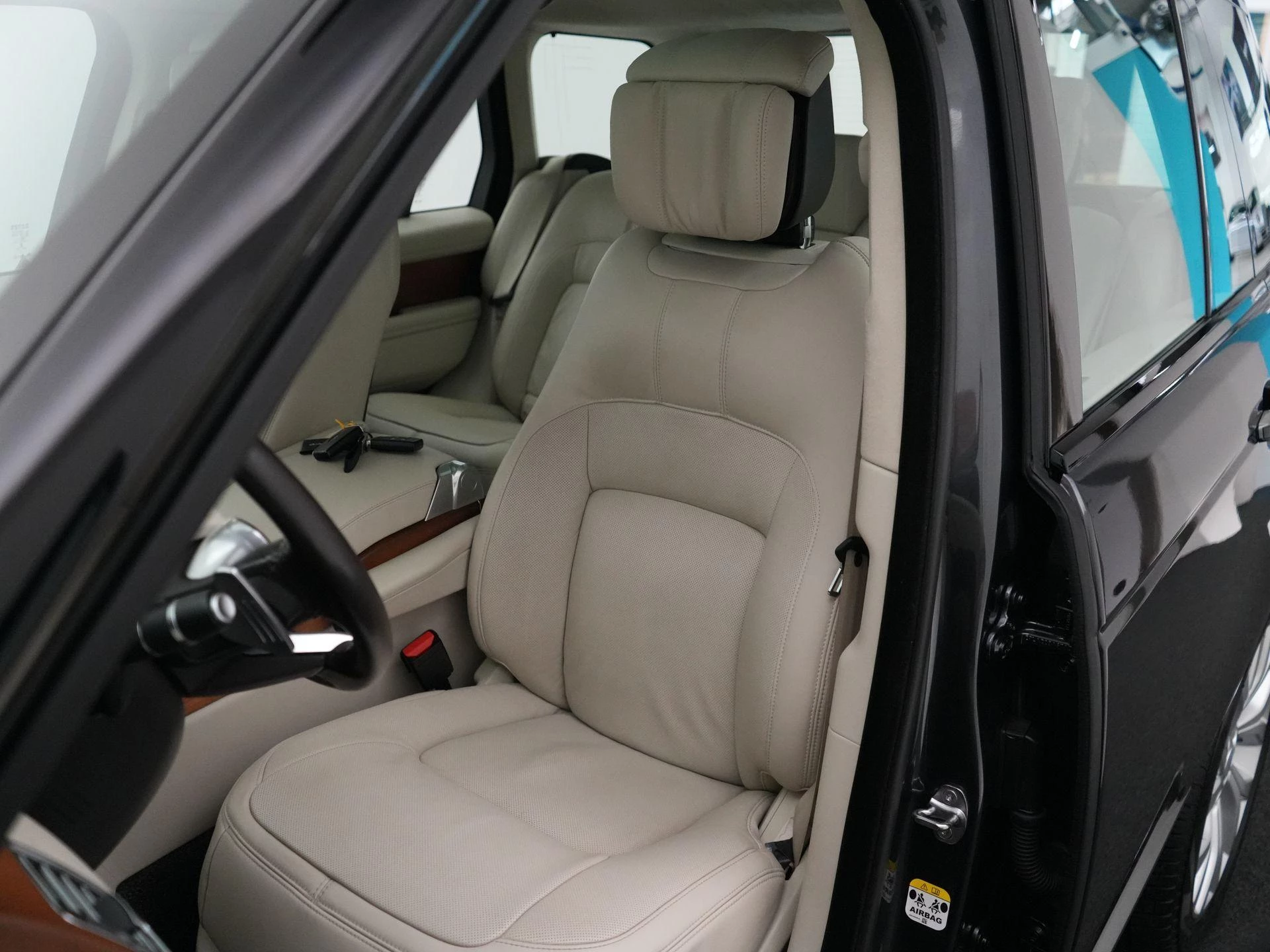 Land Rover-Range Rover-image-6