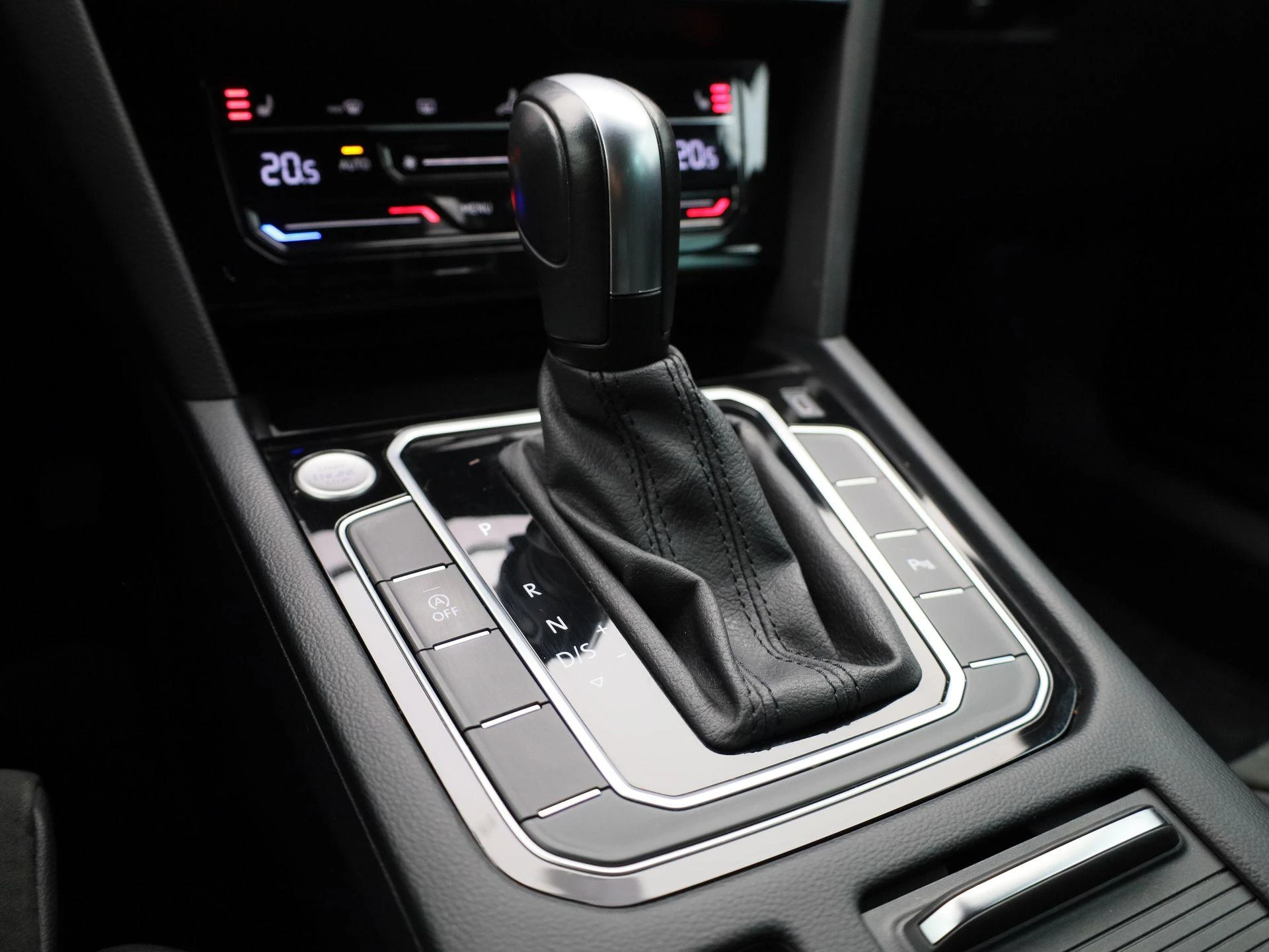 Volkswagen-Passat-image-17