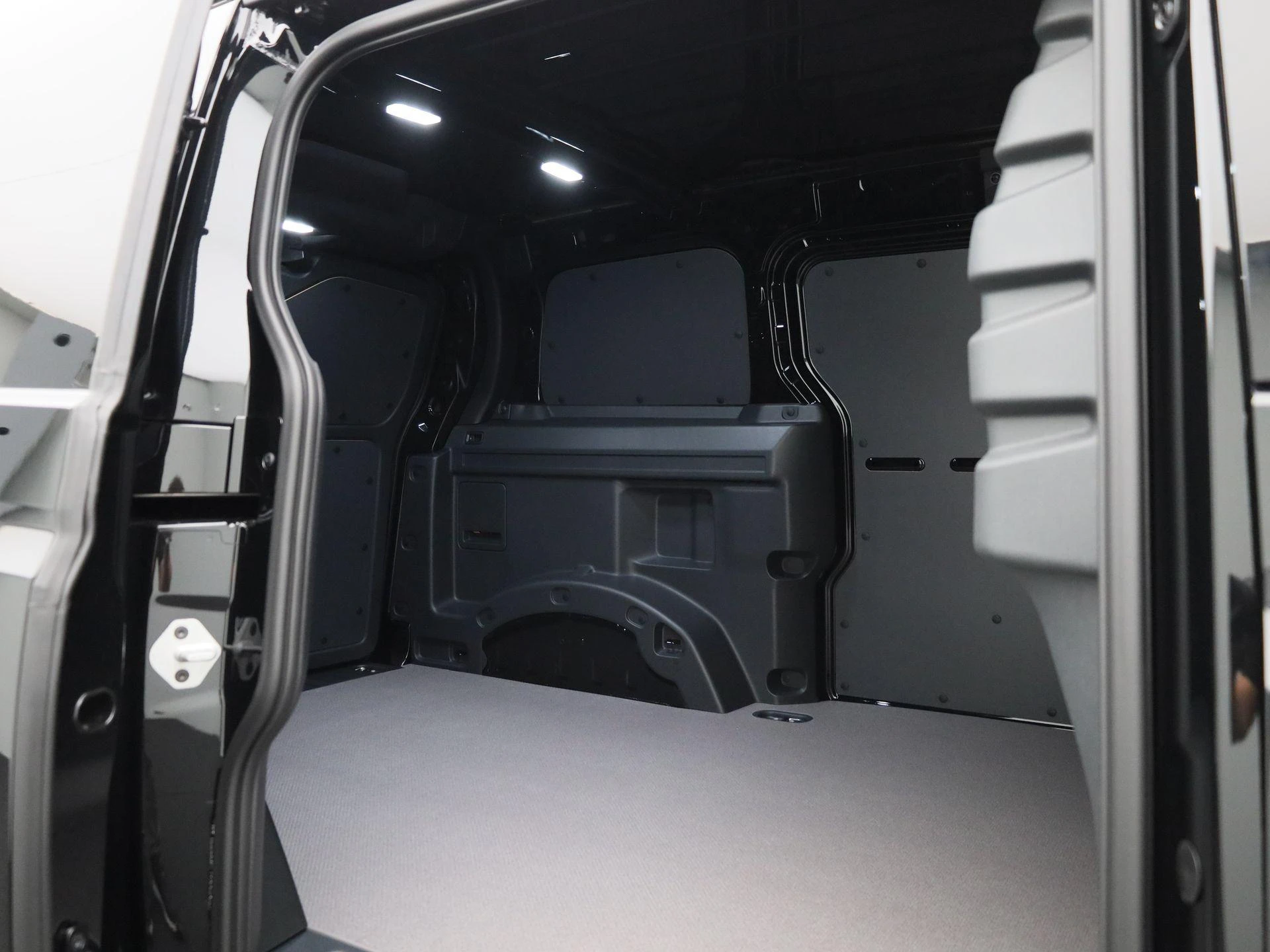 Volkswagen-ID. Buzz Cargo-image-10