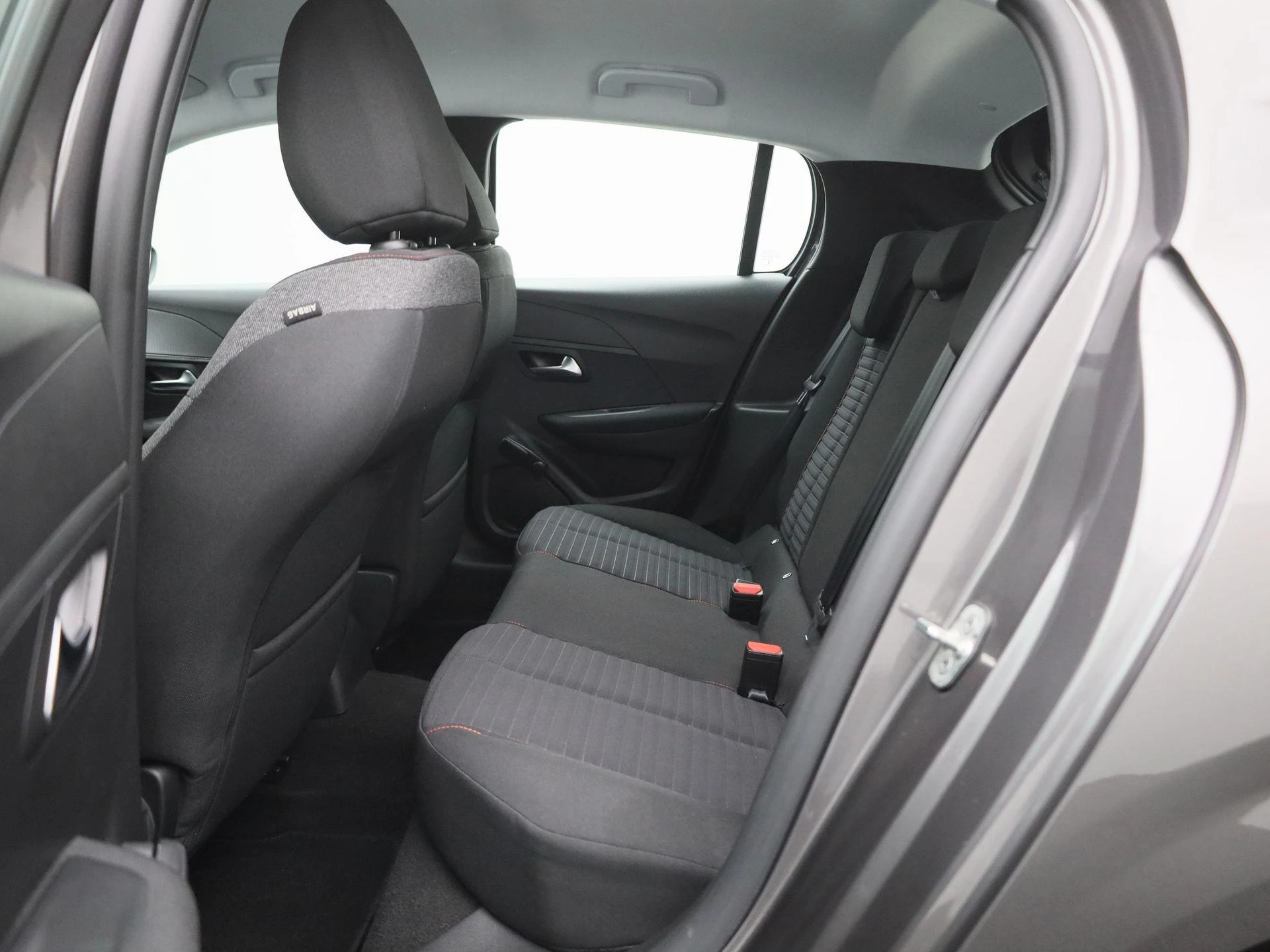 Peugeot 208 - 12