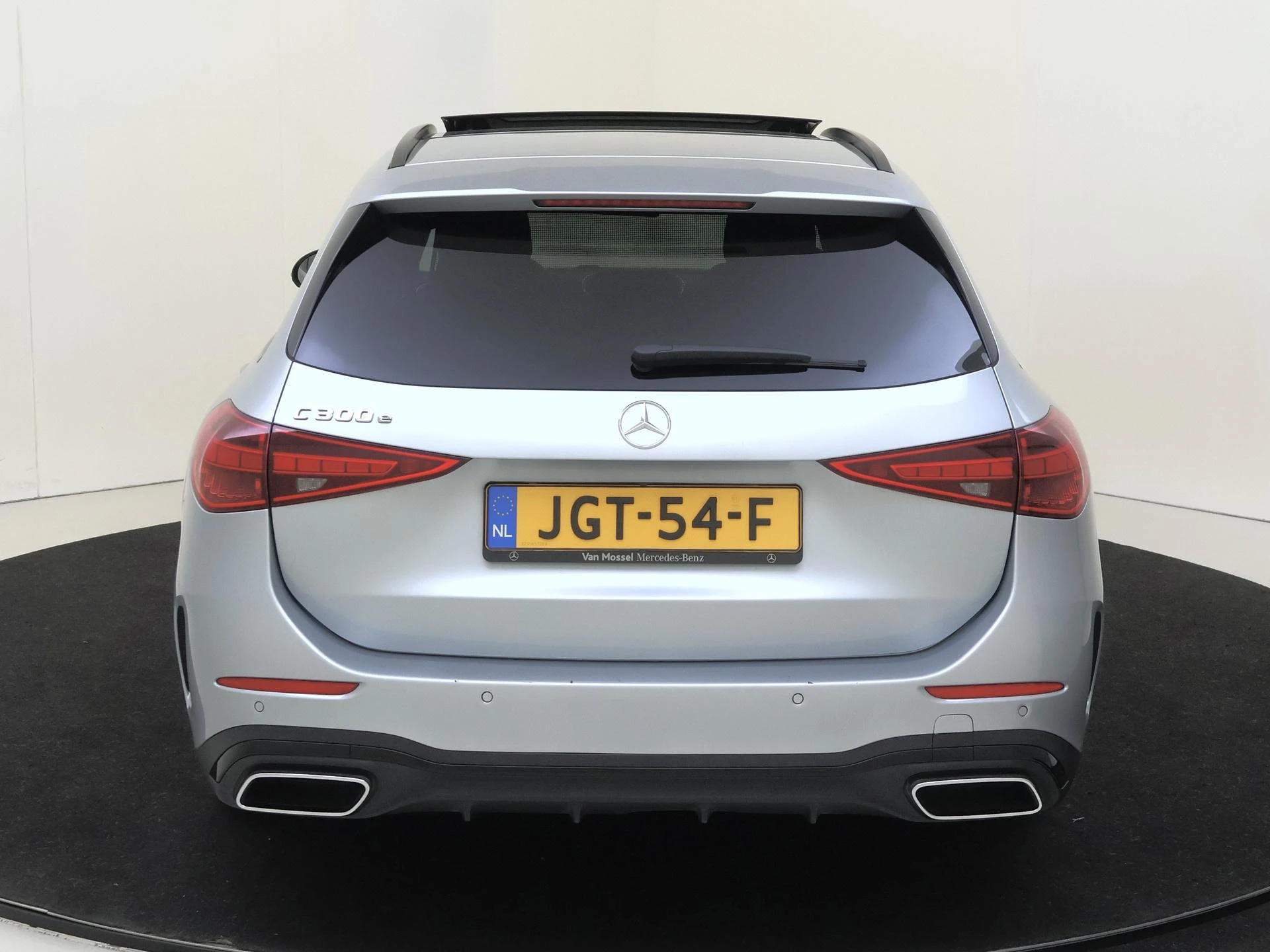 Mercedes-Benz-C-Klasse-image-6