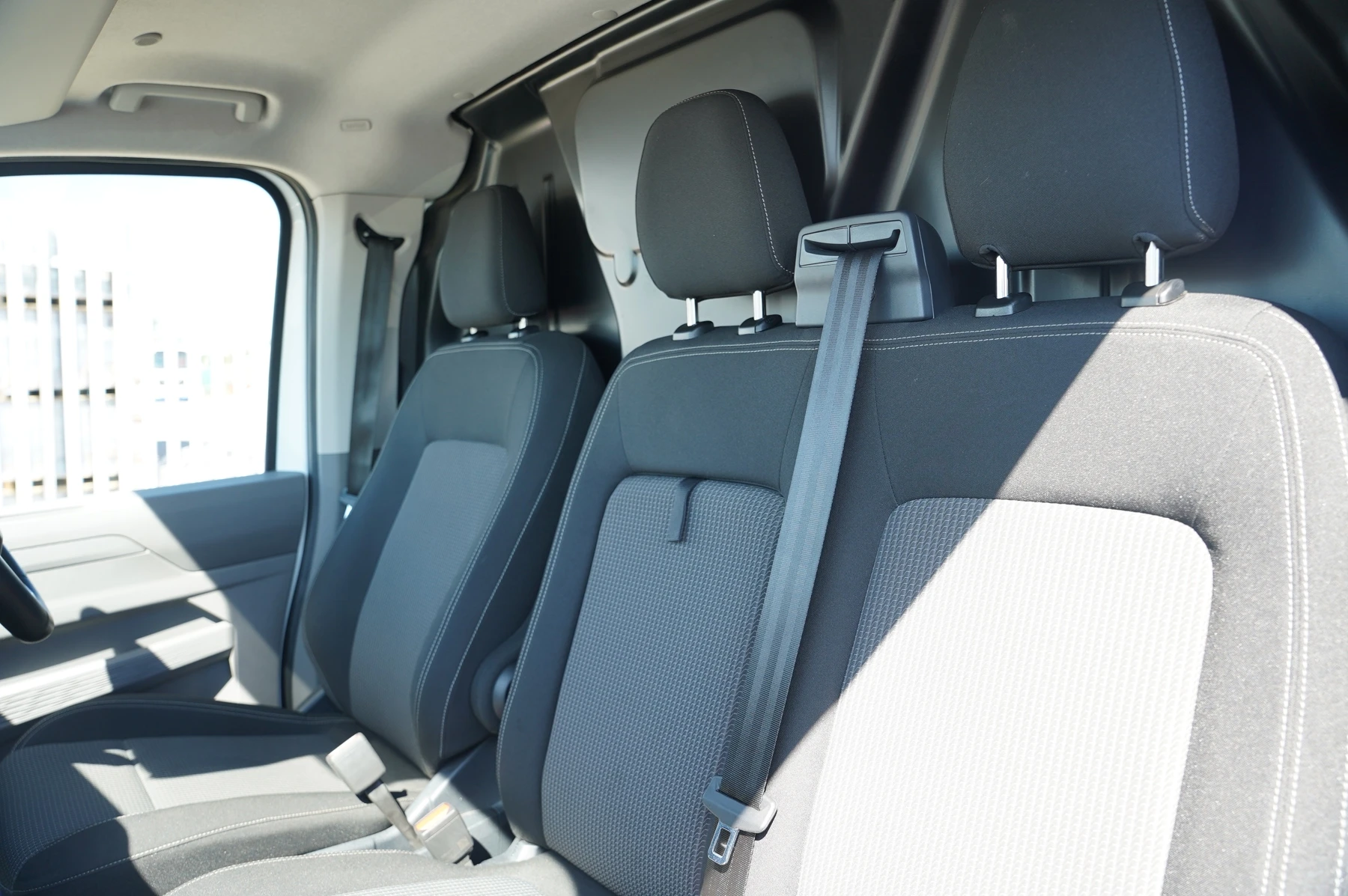 Volkswagen-Transporter-image-18