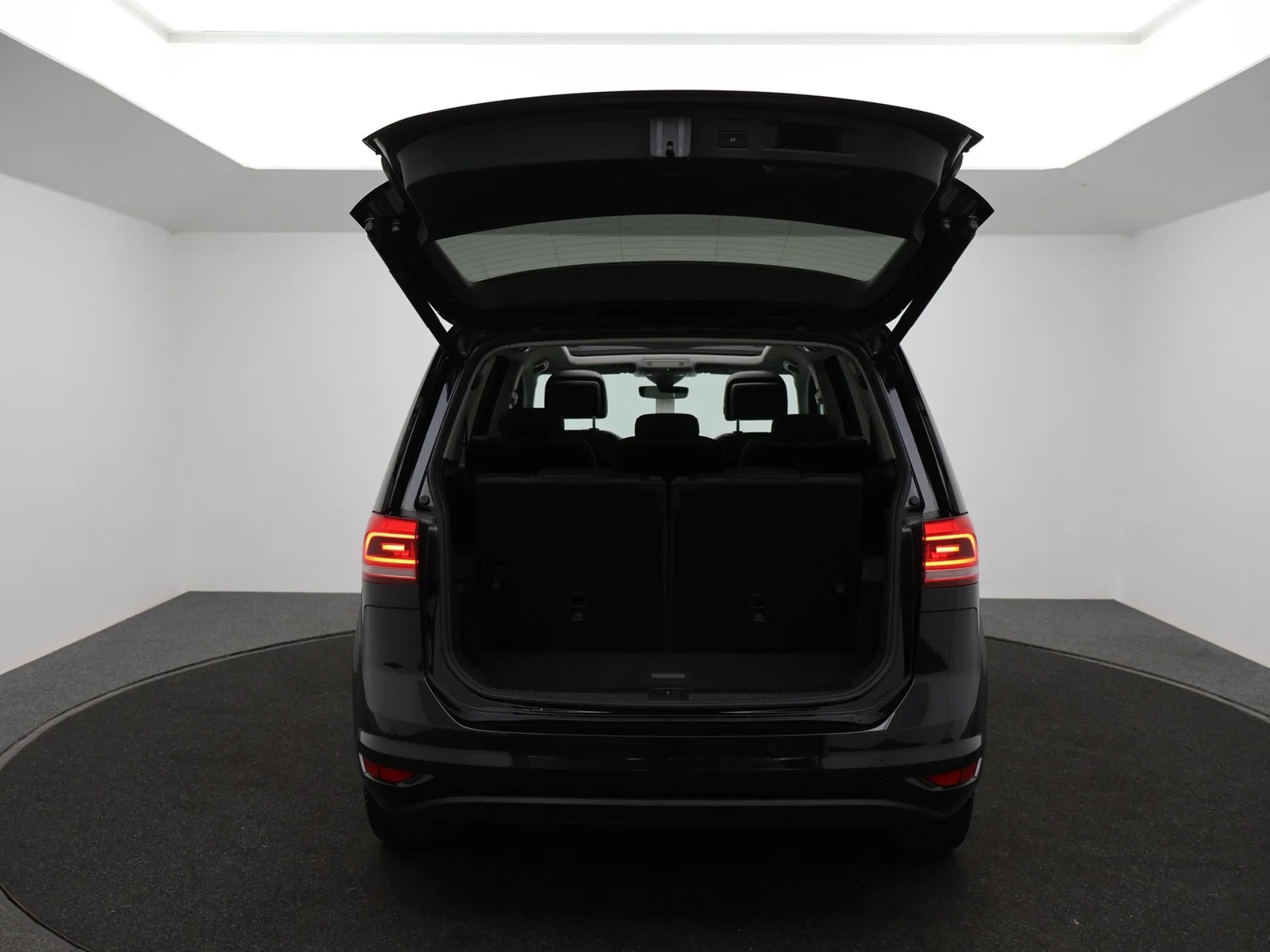Volkswagen Touran Touran Highline 1.5TSI 150PK *AUTOMAAT*PANODAK*7 ZITPLAATSEN*CAMERA*LEDER*ACC*PDC*NAVI*APP-CONNECT*...*