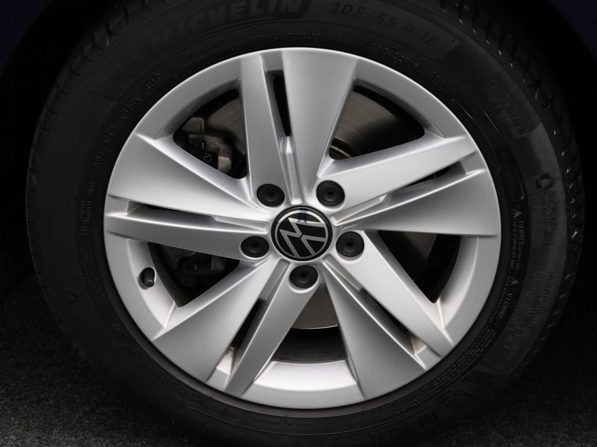 Volkswagen-Golf-image-14