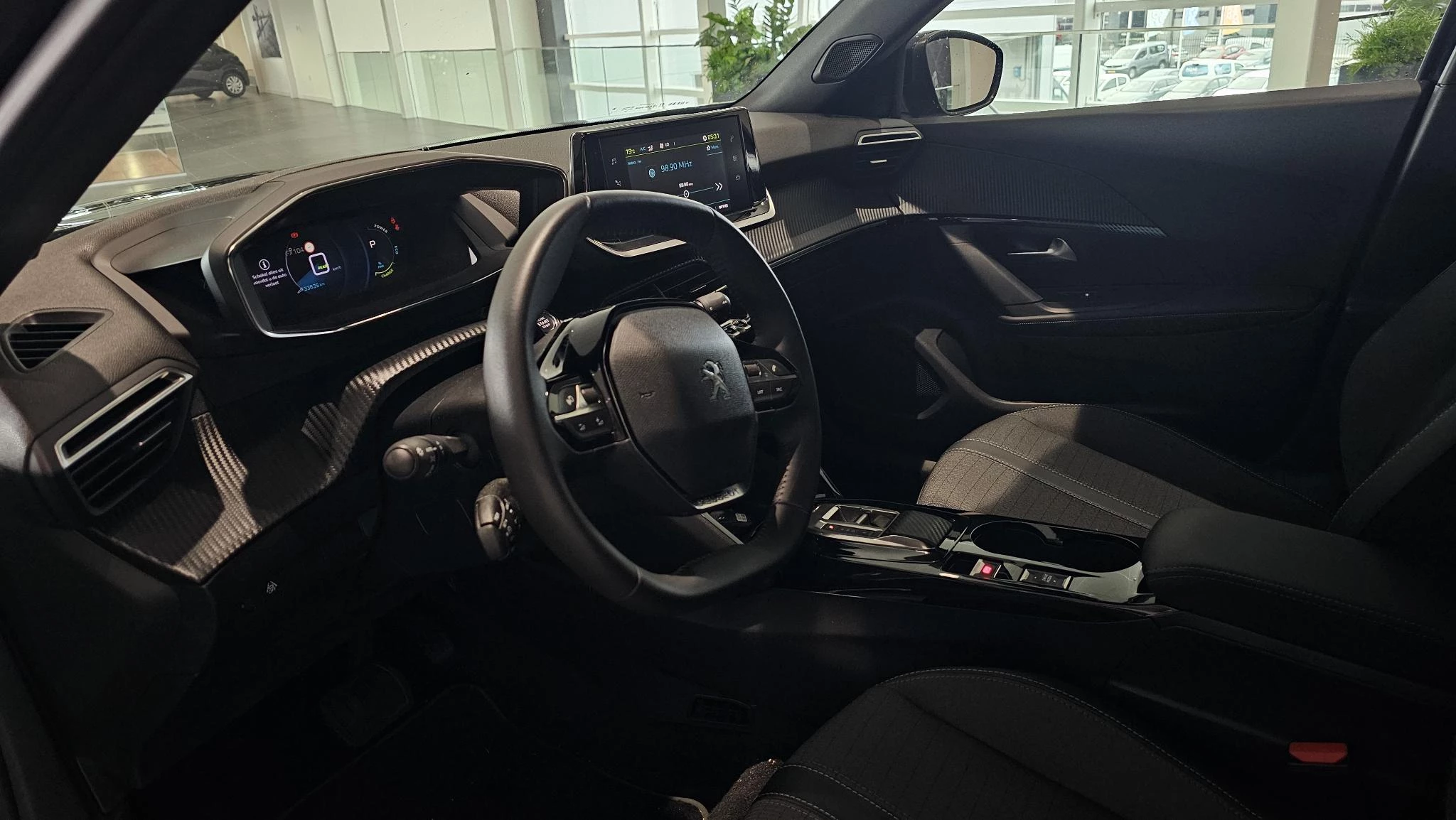 Peugeot e-2008 EV Allure Pack 50 kWh