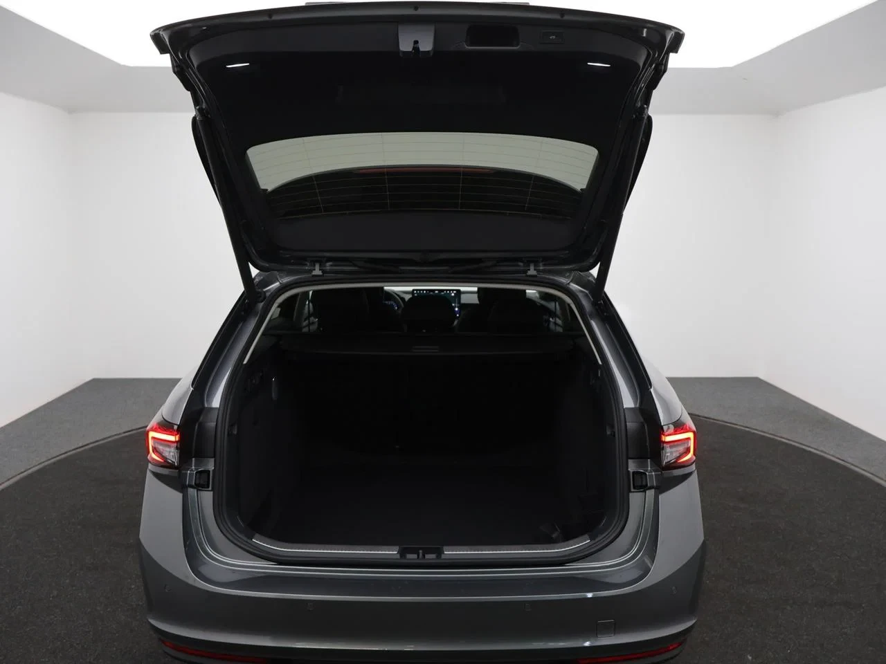 Škoda Superb Combi 1.5 TSI ACT MHEV Family DSG *DEMO*