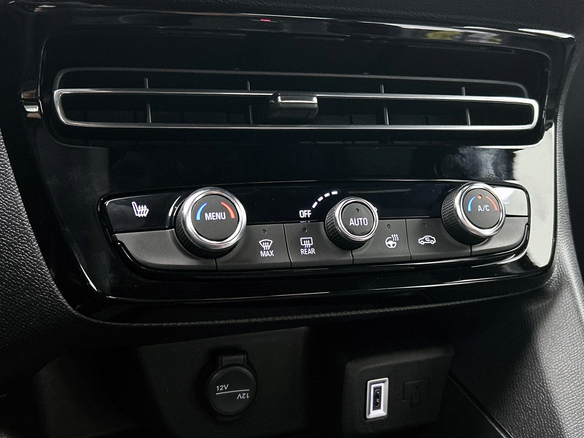 Opel-Mokka-e-image-23
