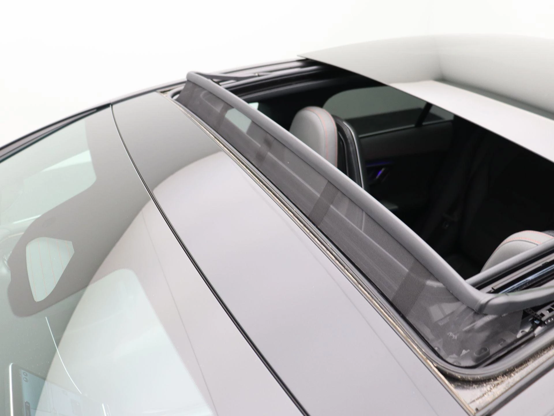 Mercedes-Benz EQE 300 AMG Line + PANORAMISCH DAK + CARPLAY + LED +