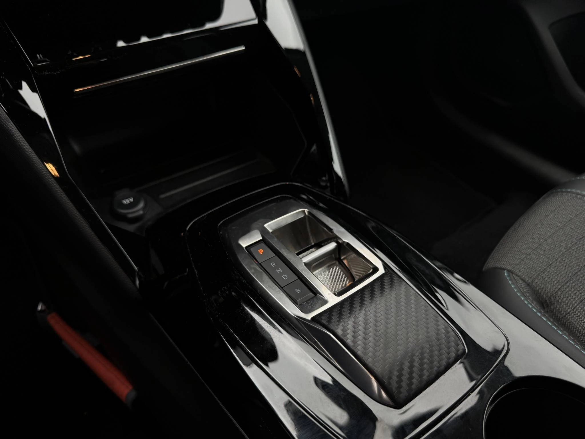 Peugeot-e-208-image-19