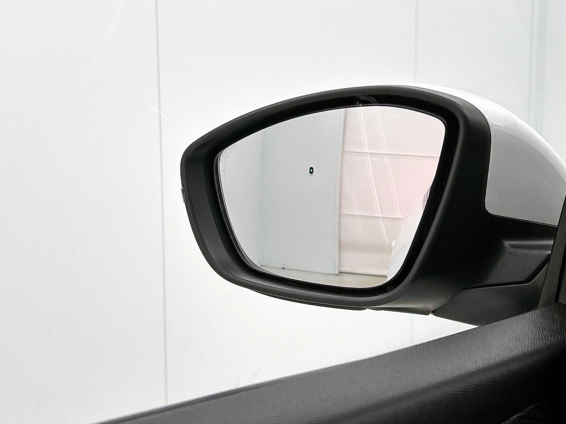 Peugeot-208-image-18