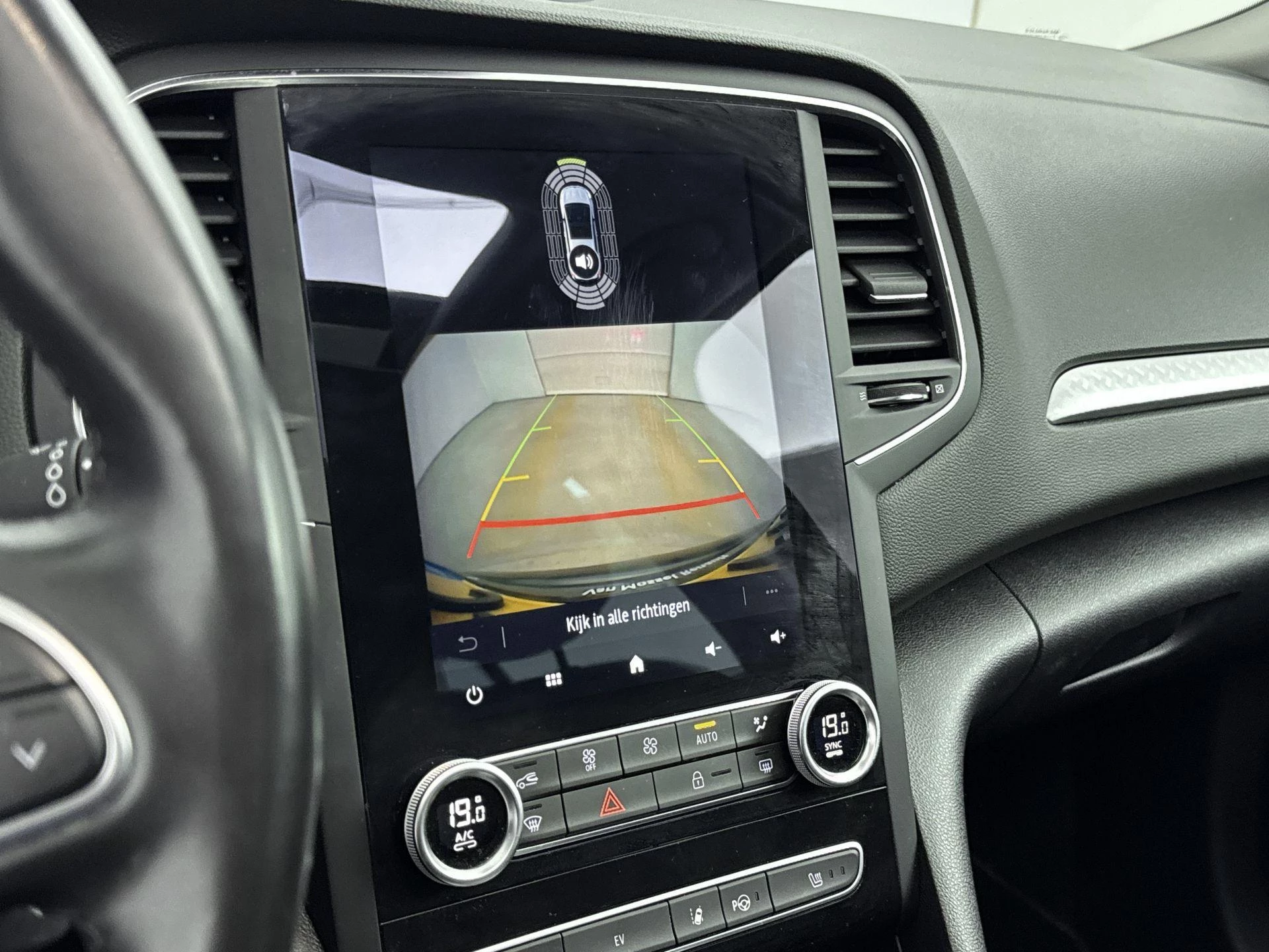 Renault-Megane E-Tech-image-10