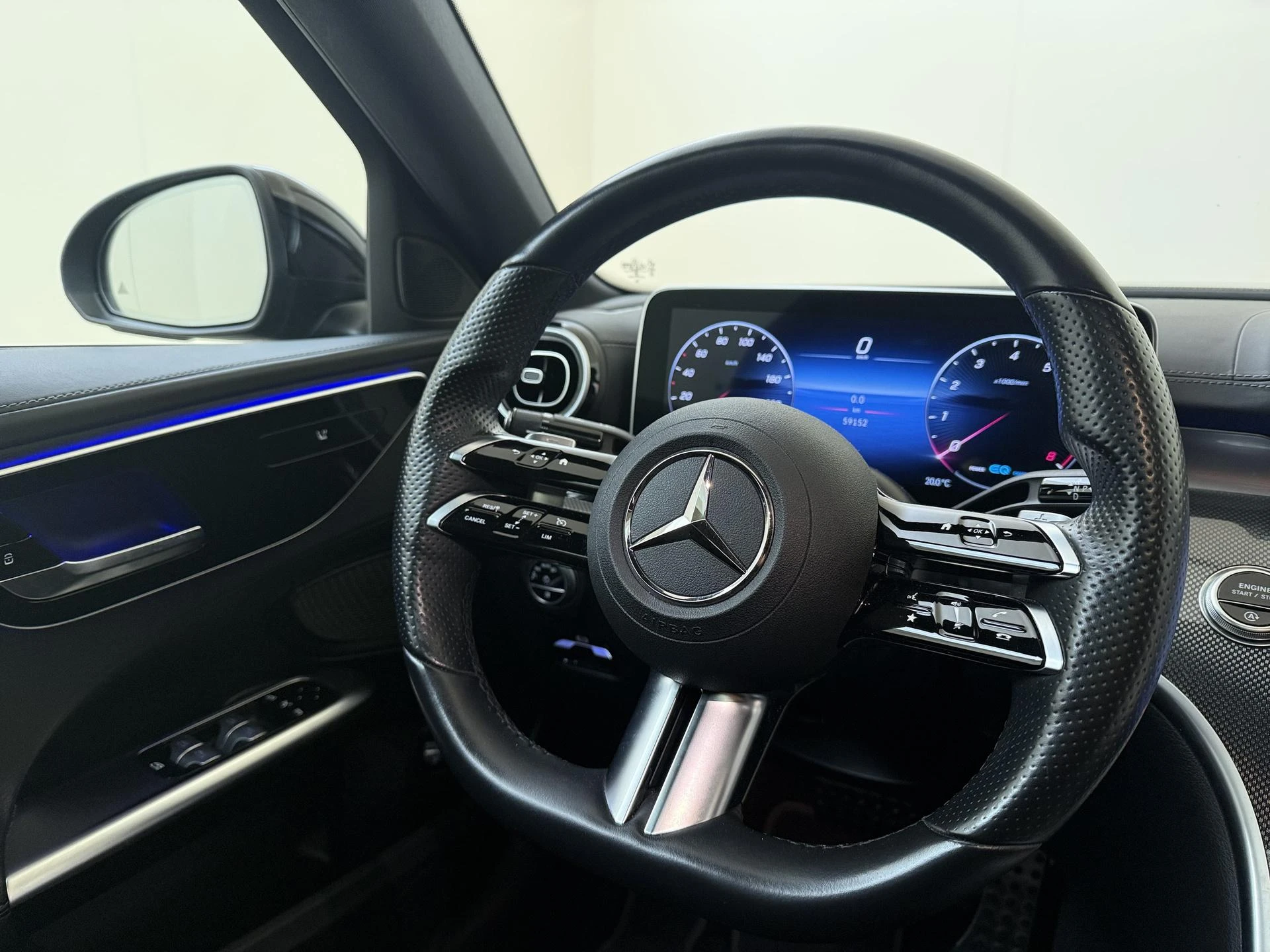 Mercedes-Benz-C-Klasse-image-10