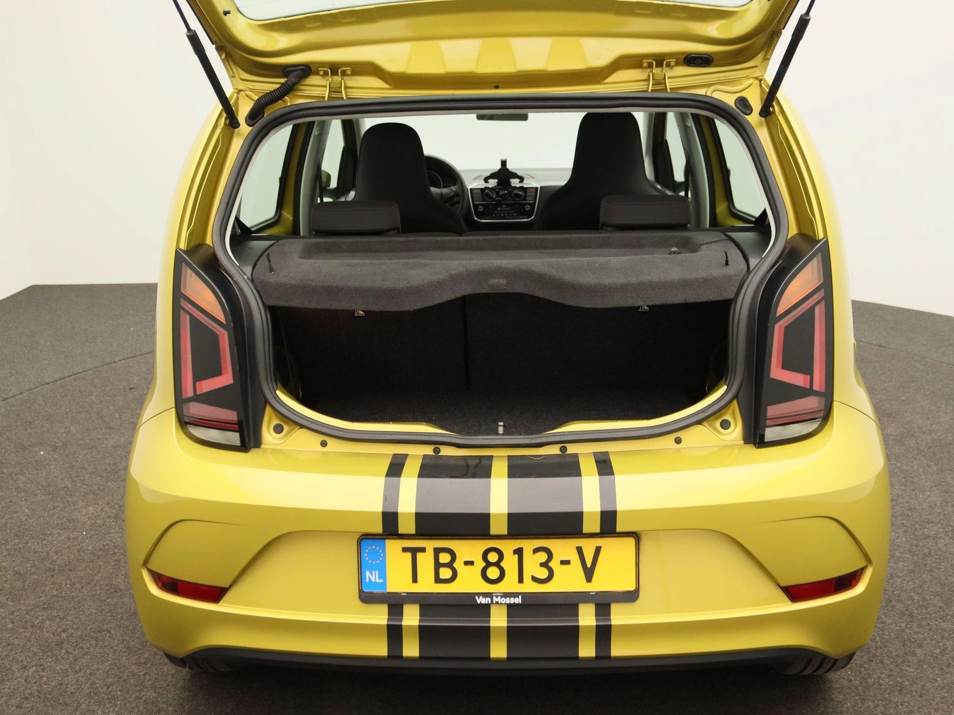 Volkswagen-up!-image-11