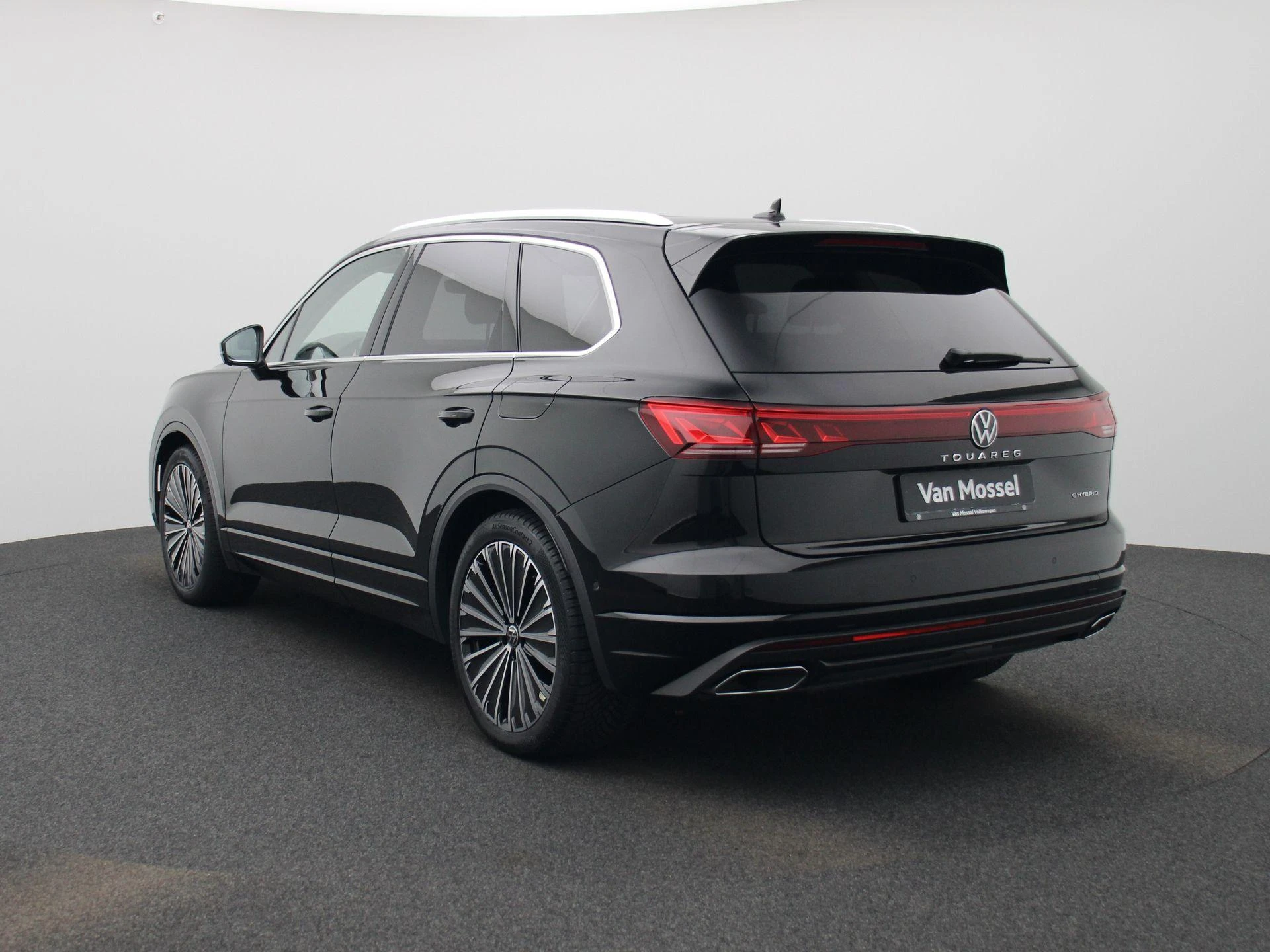 Volkswagen-Touareg-image-1