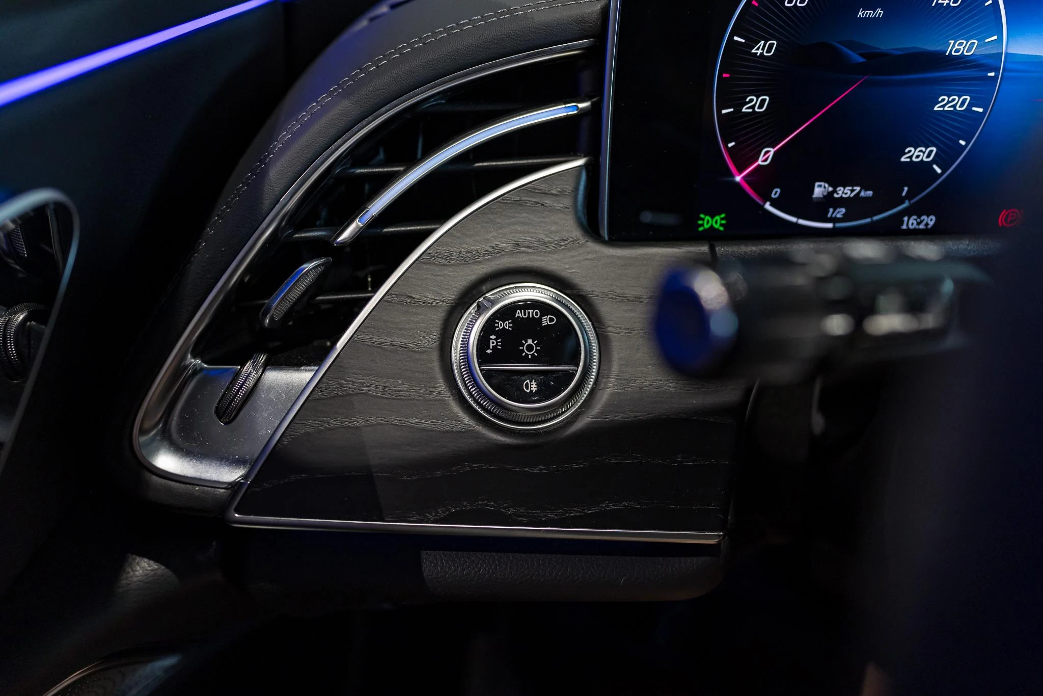 Mercedes-Benz-E-Klasse-image-30