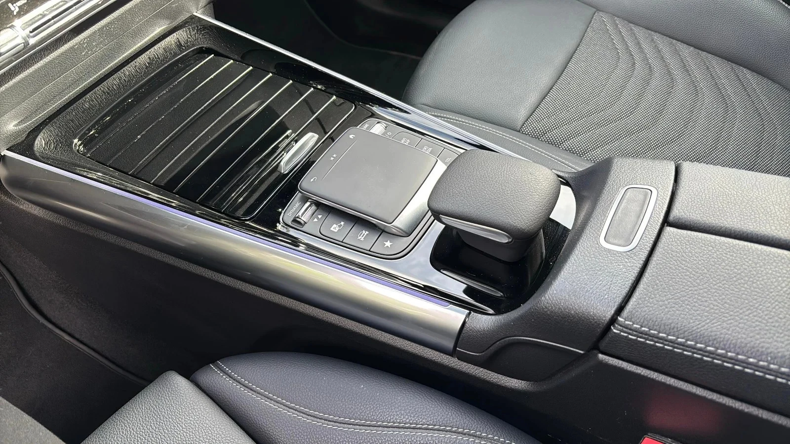 Mercedes-Benz-EQA-image-10