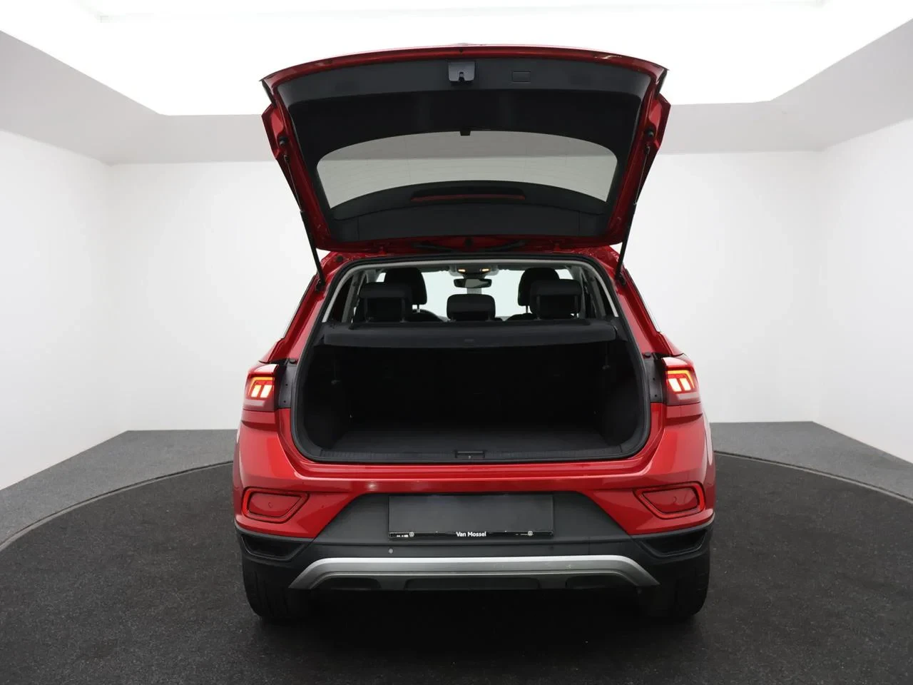 Volkswagen-T-Roc-image-26